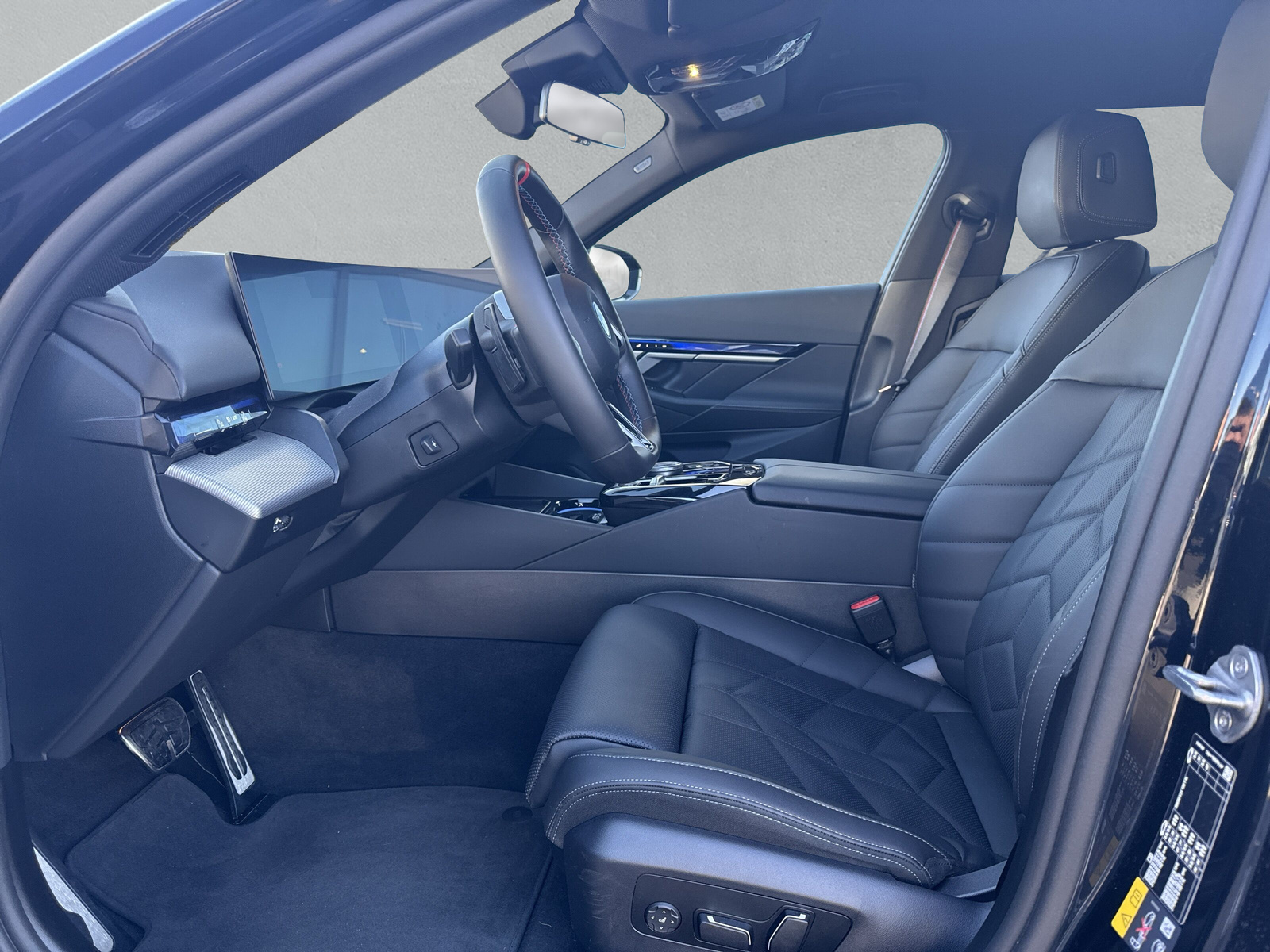 BMW i5 M60 Touring M Sport Pro-image-10