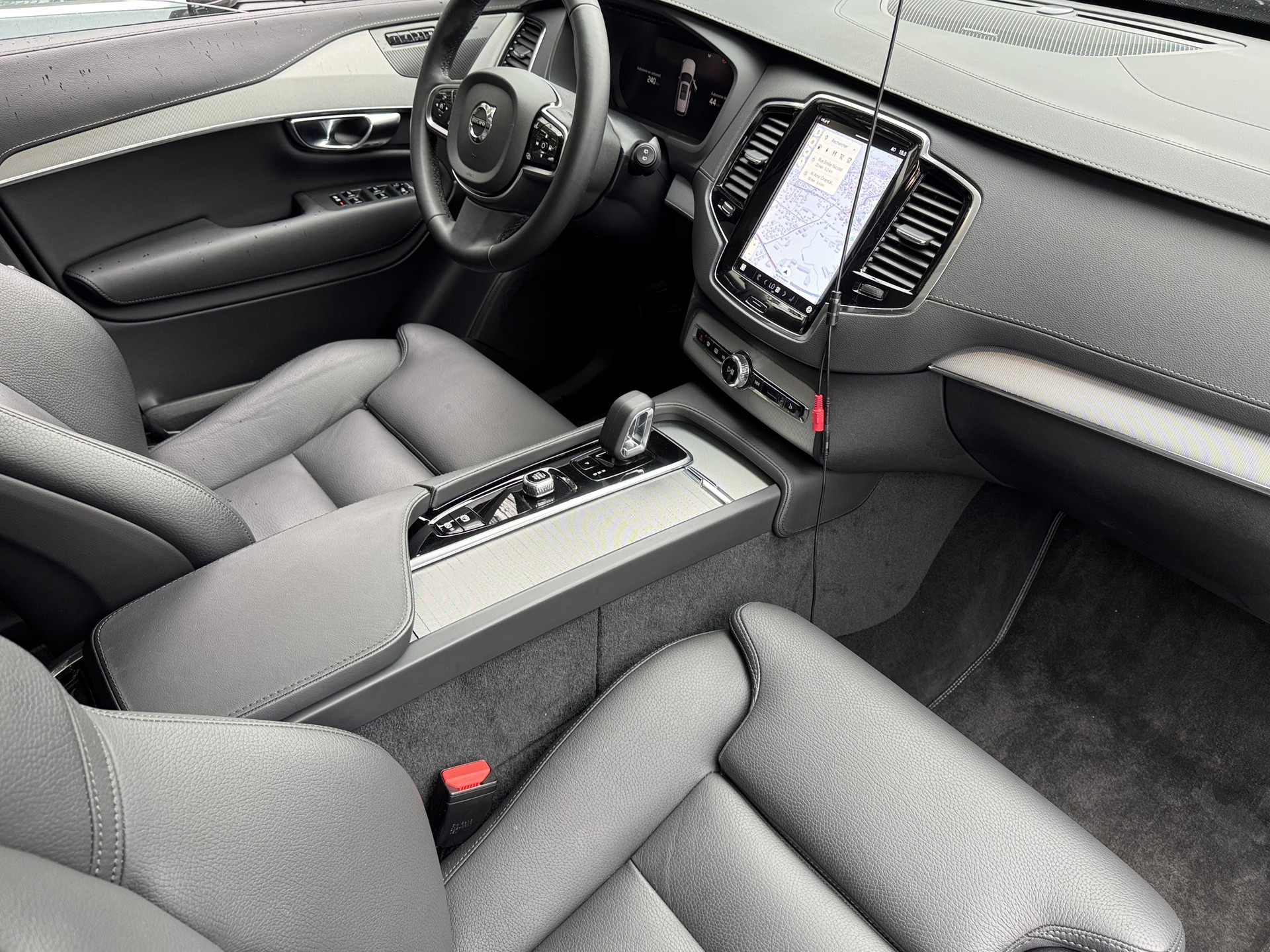 VOLVO XC90 T8 eAWD PluginHybrid Plus Dark Geartronic-image-2