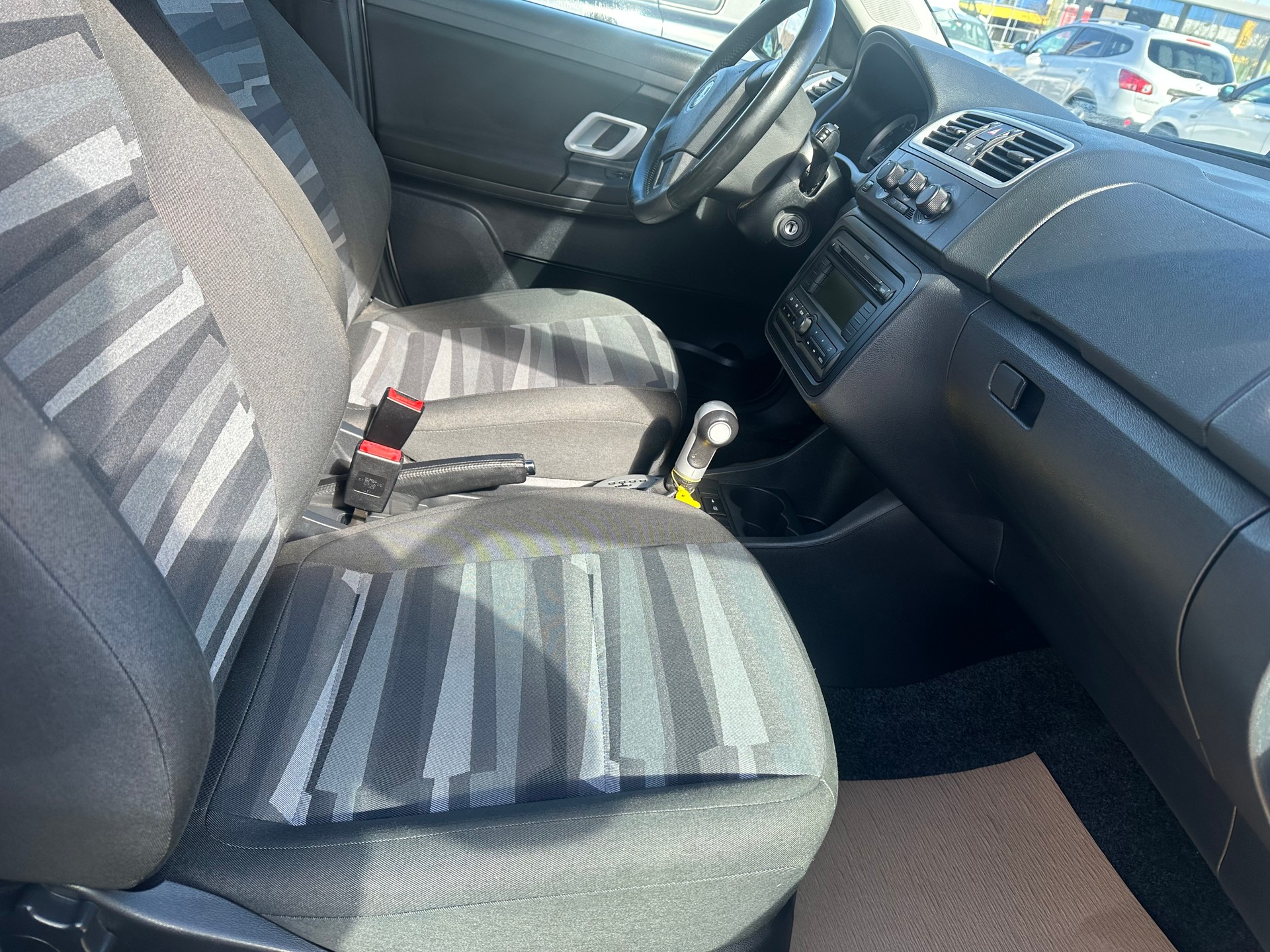 SKODA Fabia 1.6 Elegance Tiptronic-image-6