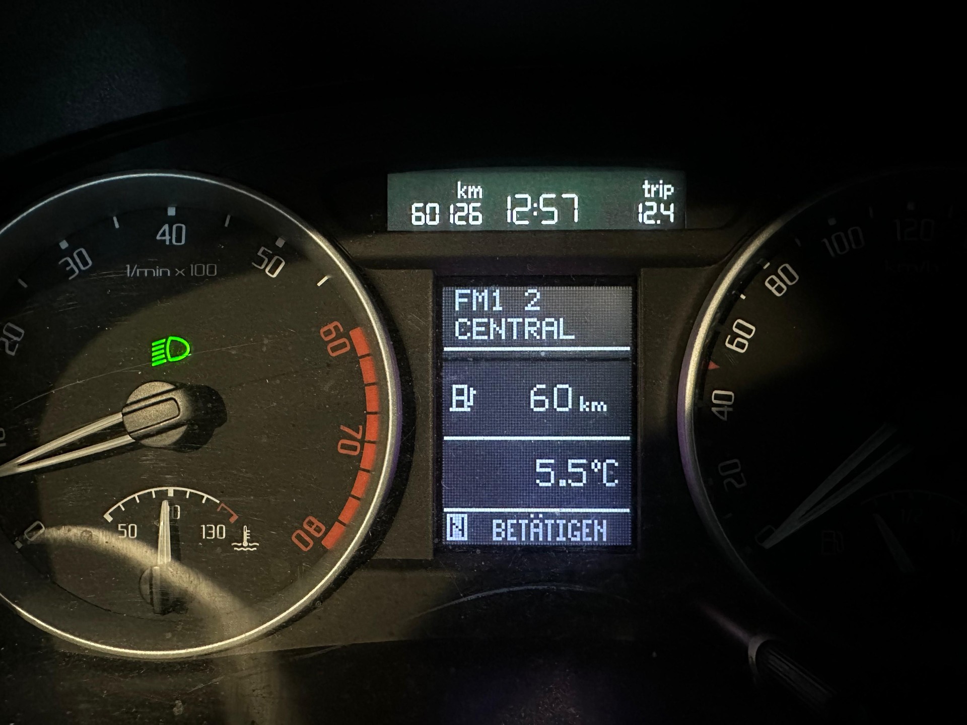 SKODA Fabia 1.6 Elegance Tiptronic-image-4