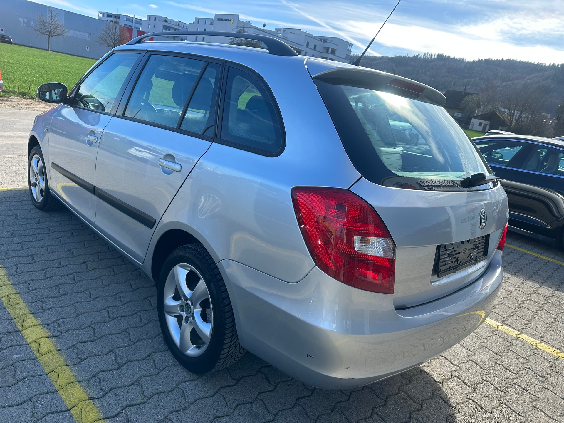 SKODA Fabia 1.6 Elegance Tiptronic-image-3