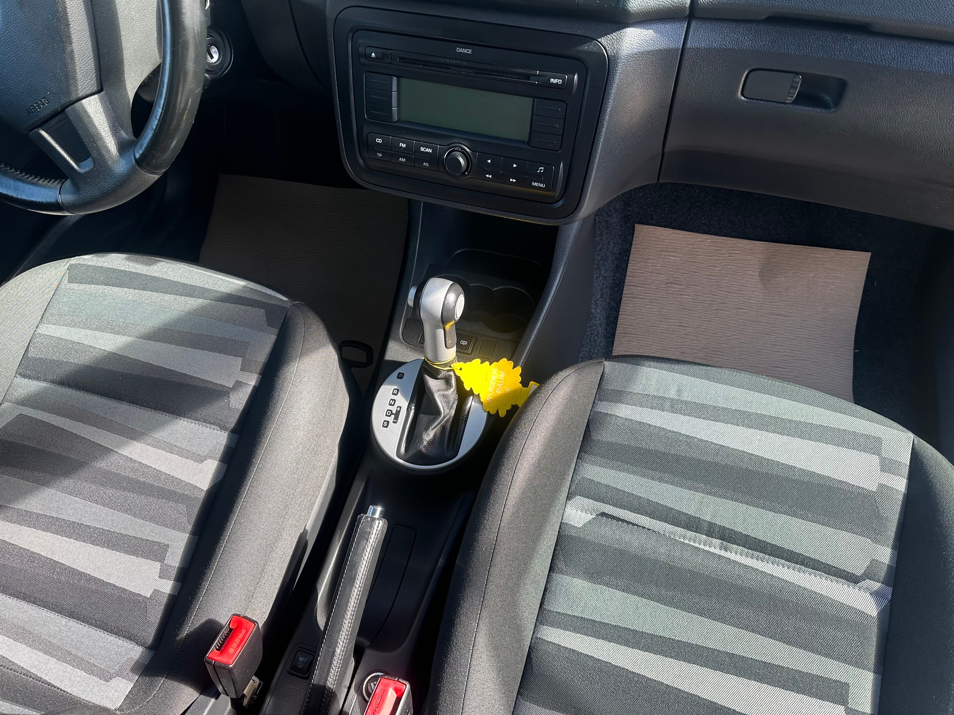 SKODA Fabia 1.6 Elegance Tiptronic-image-5