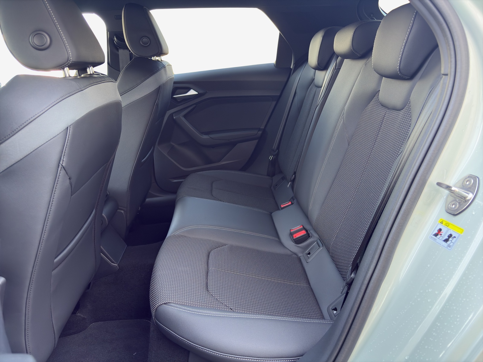 AUDI A1 Sportback 40 TFSI S Line S-tronic-image-11