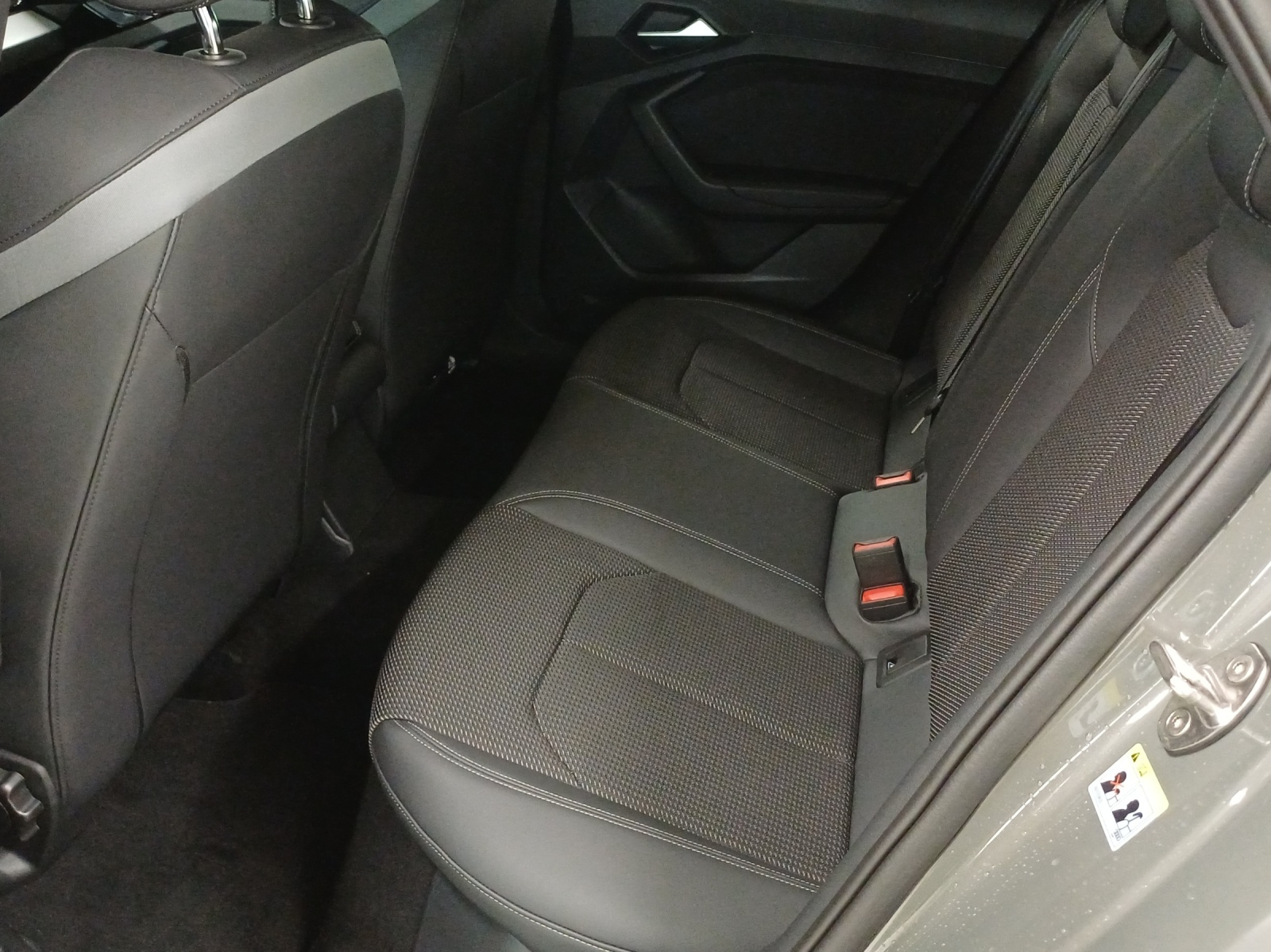 AUDI A1 Sportback 30 TFSI S Line Attraction S-tronic-image-12