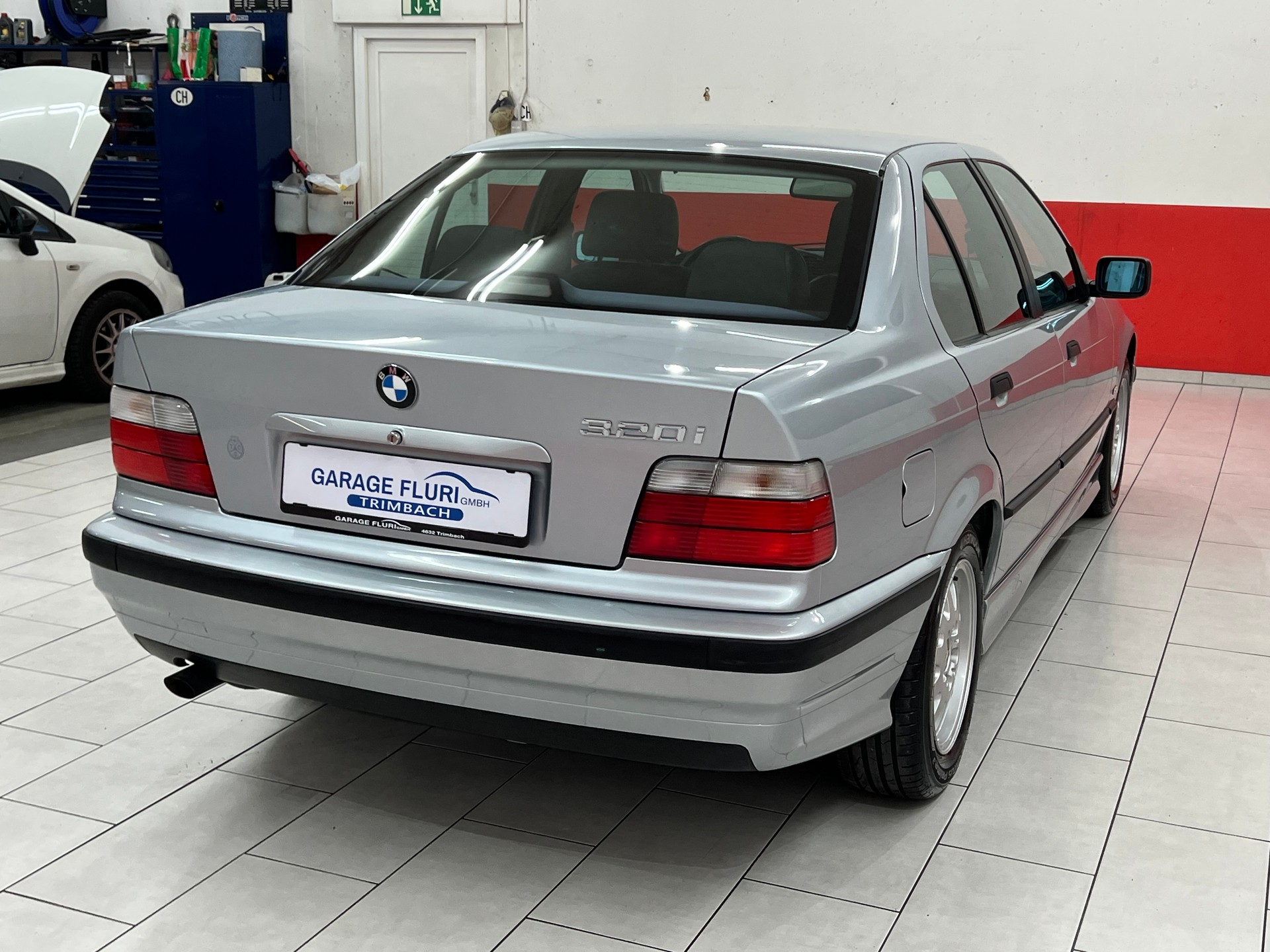 BMW 320i A Exclusiv Edition-image-5