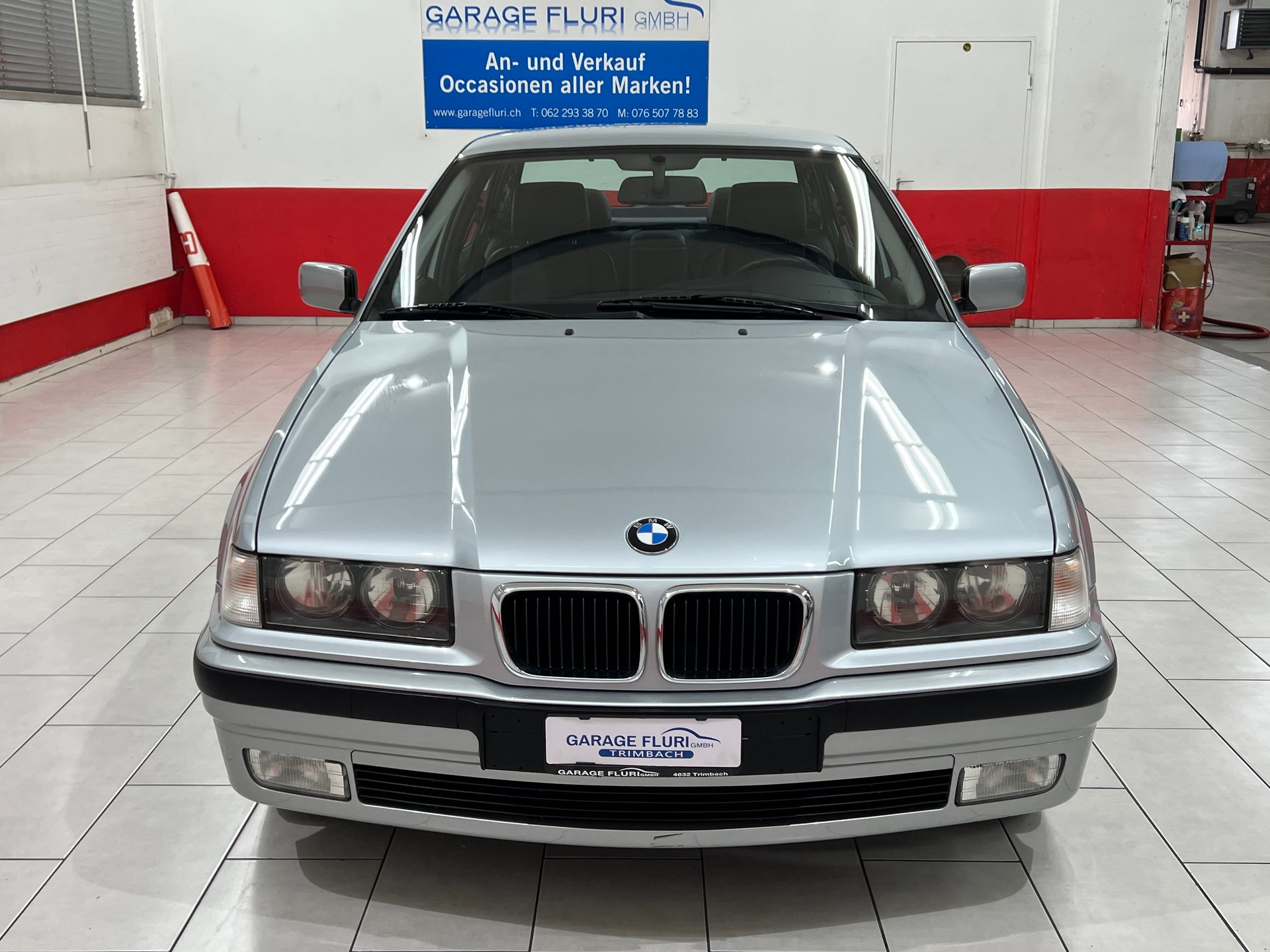 BMW 320i A Exclusiv Edition-image-2