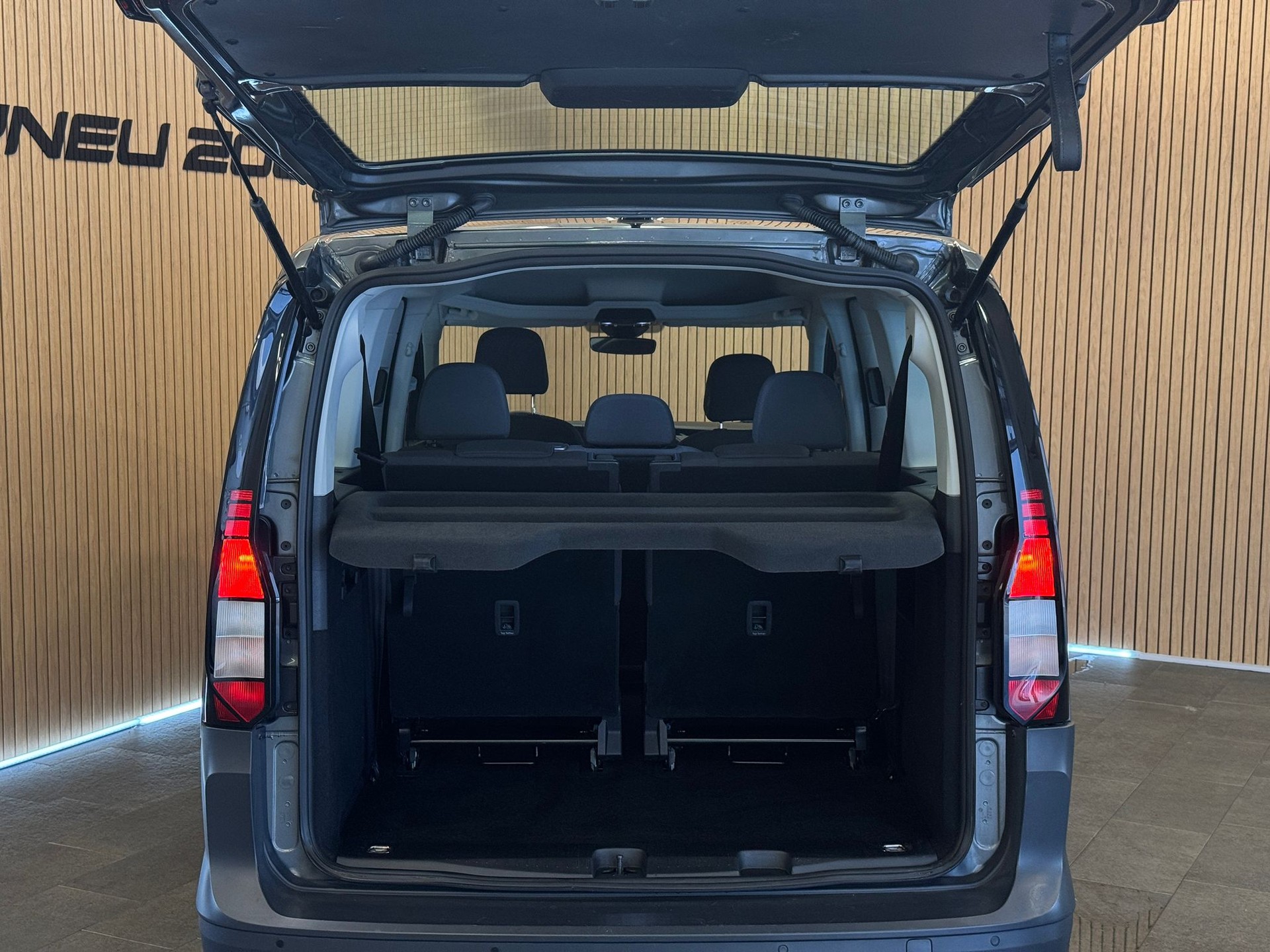 VW Caddy Maxi 2.0 TDI-image-5