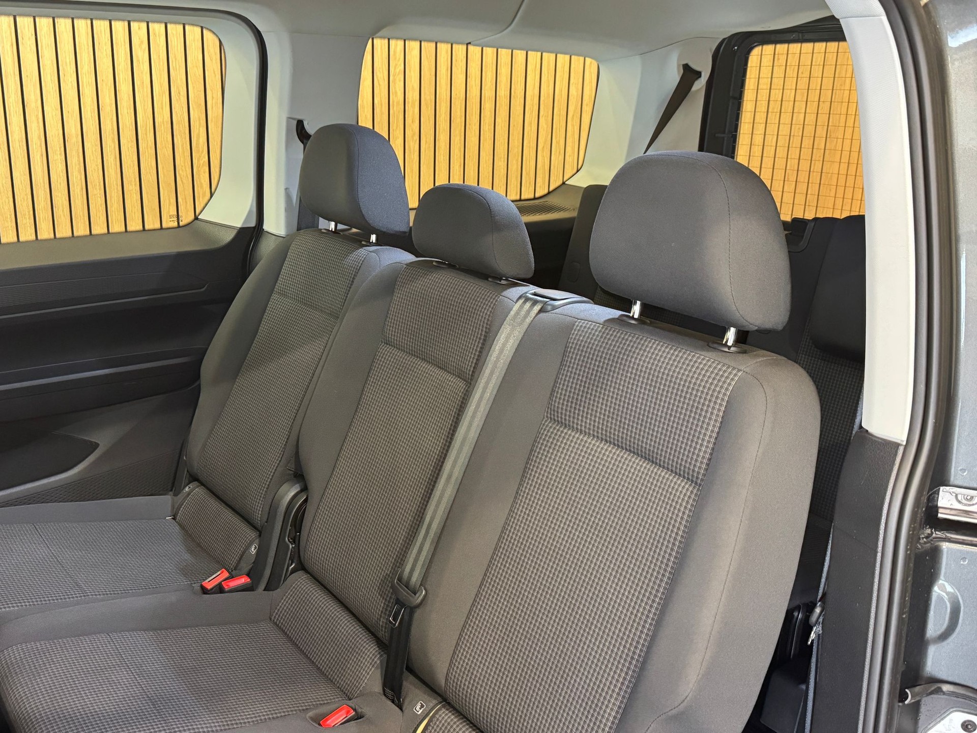 VW Caddy Maxi 2.0 TDI-image-14
