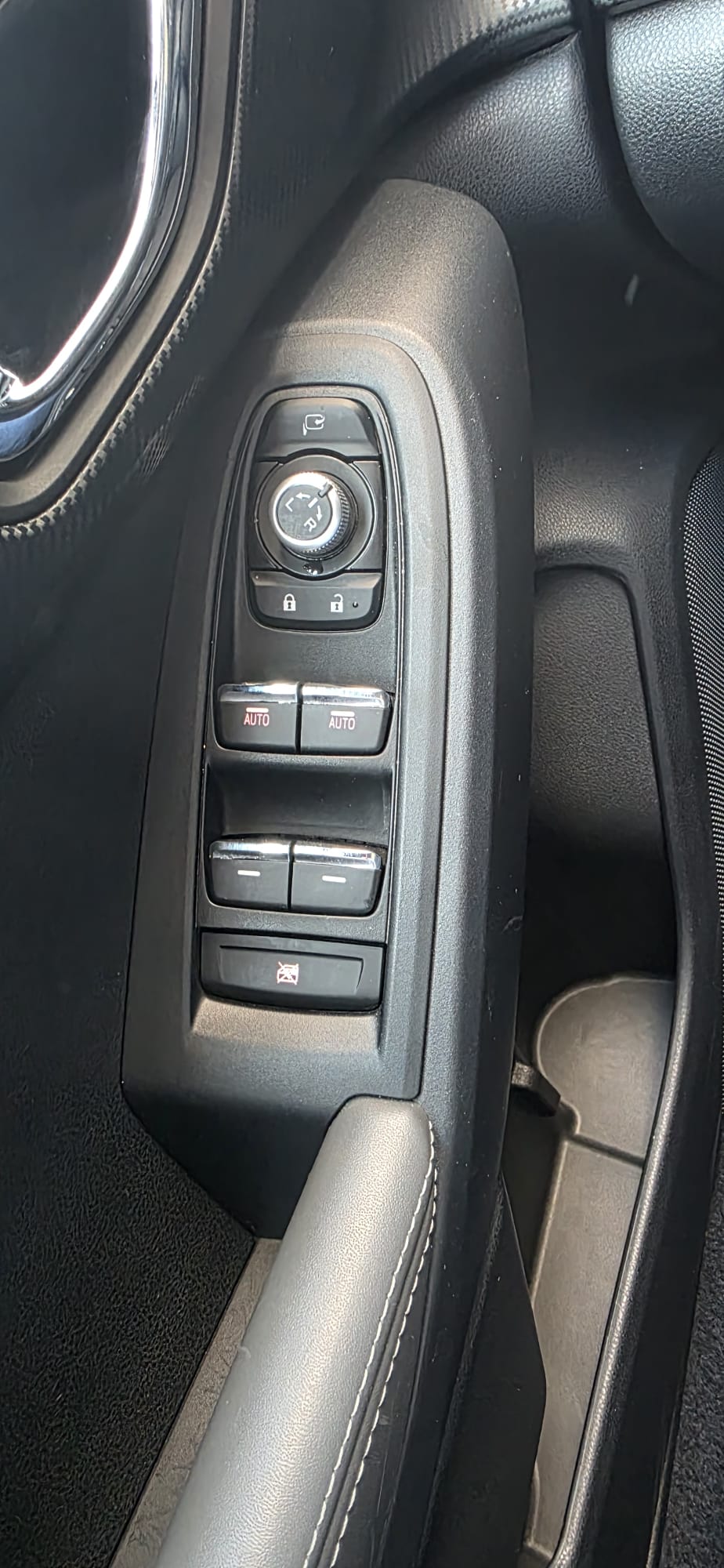 SUBARU Crosstrek 2.0 e-Boxer Swiss Plus AWD Lineartronic-image-13