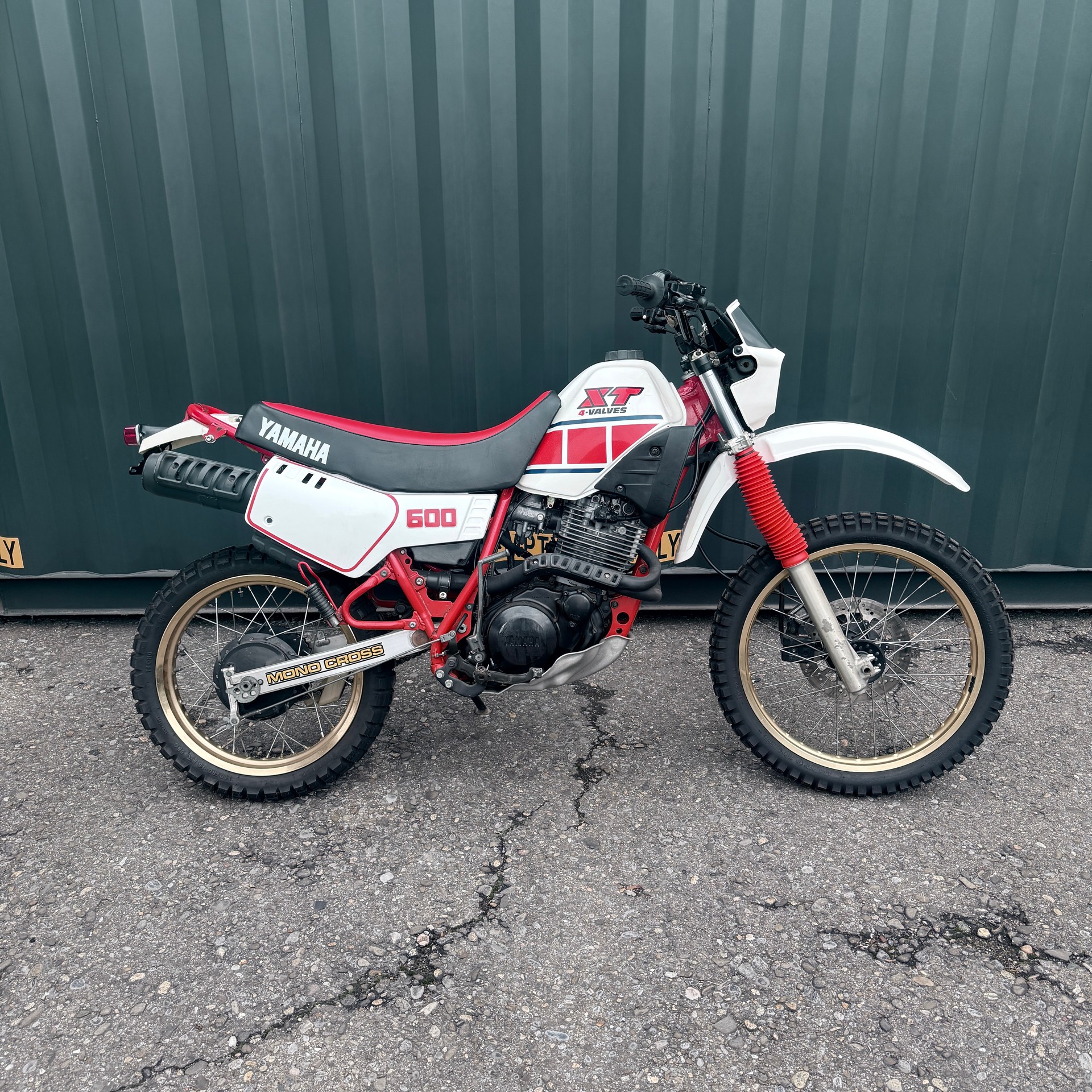 YAMAHA XT 600