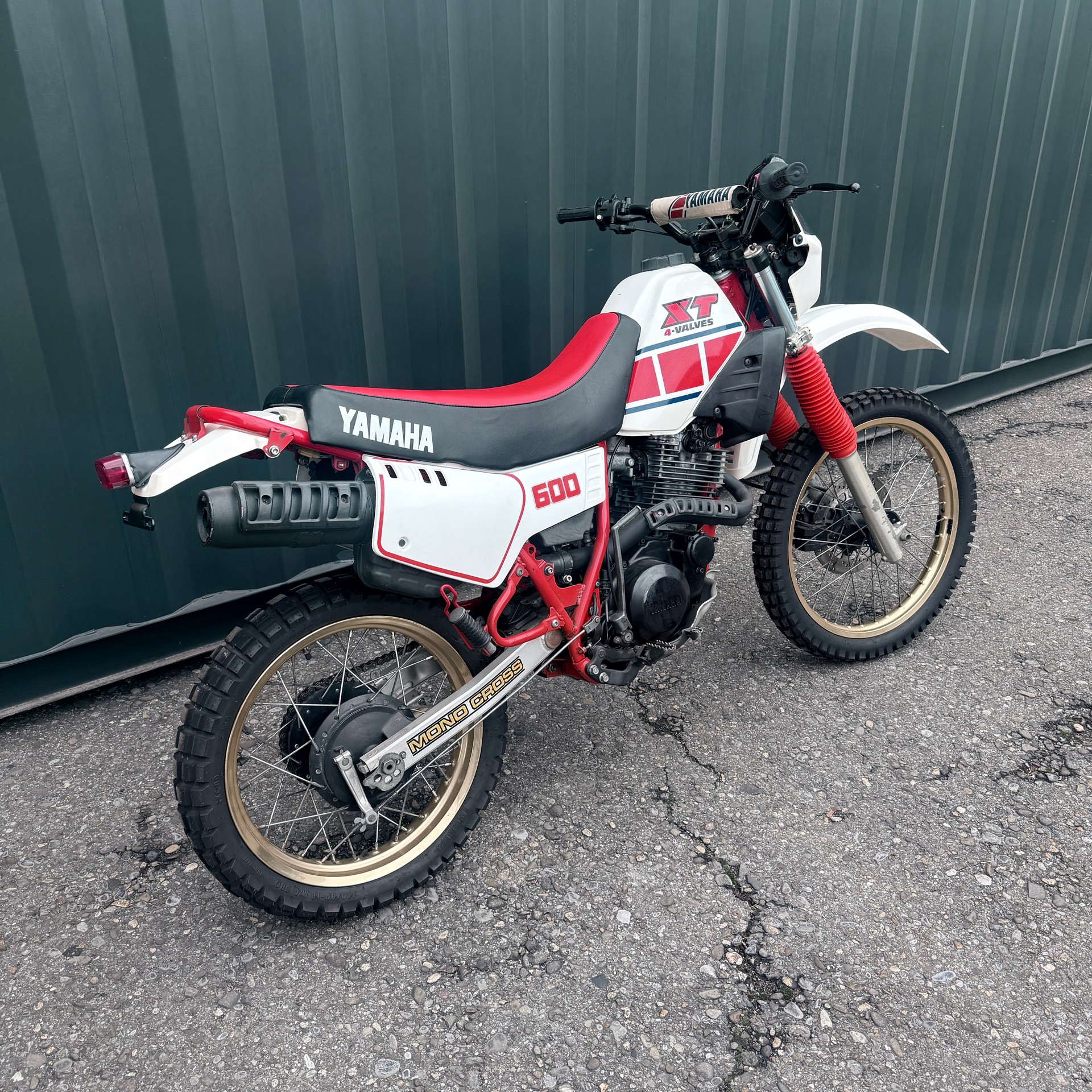 YAMAHA XT 600-showroom-element-2