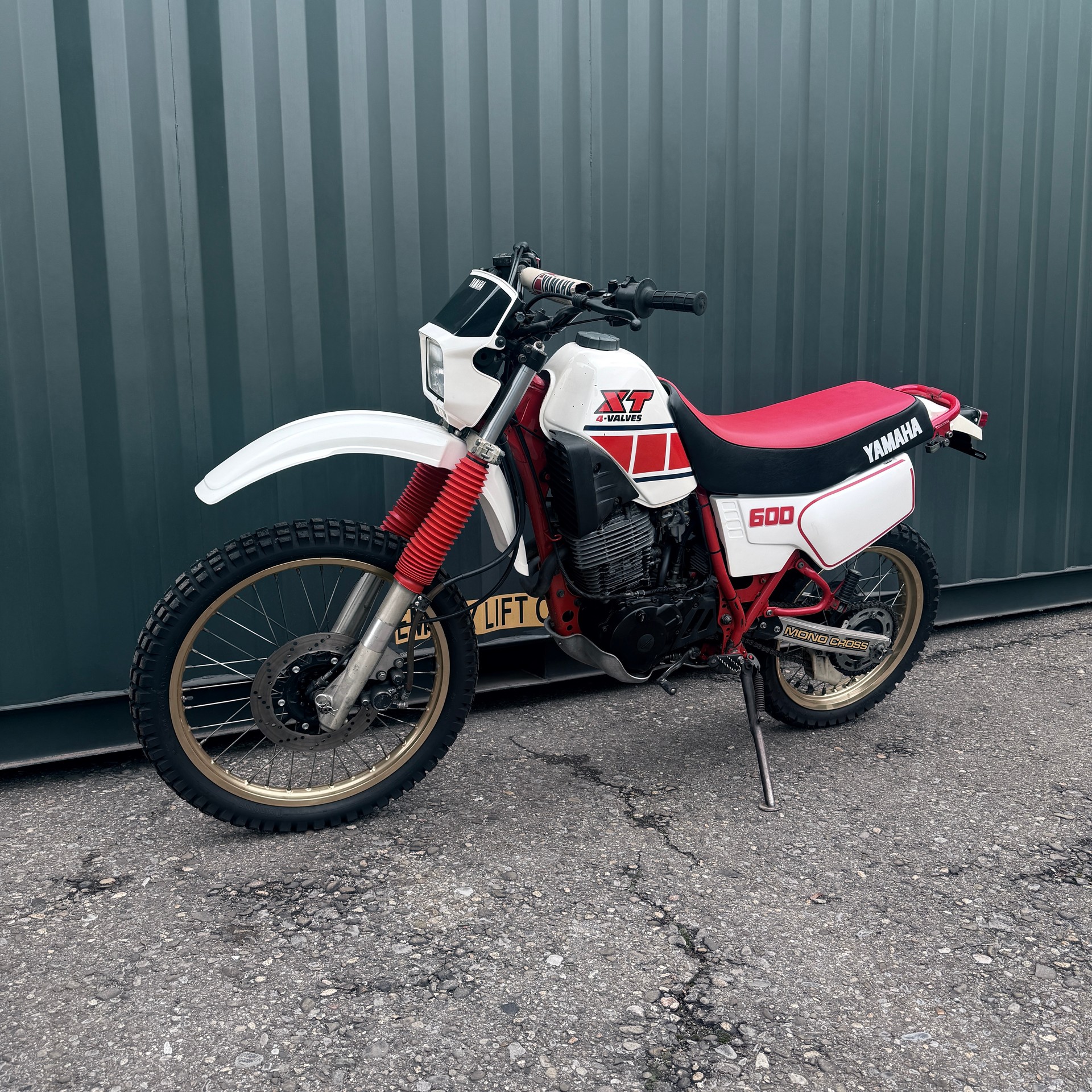 YAMAHA XT 600-showroom-element-1