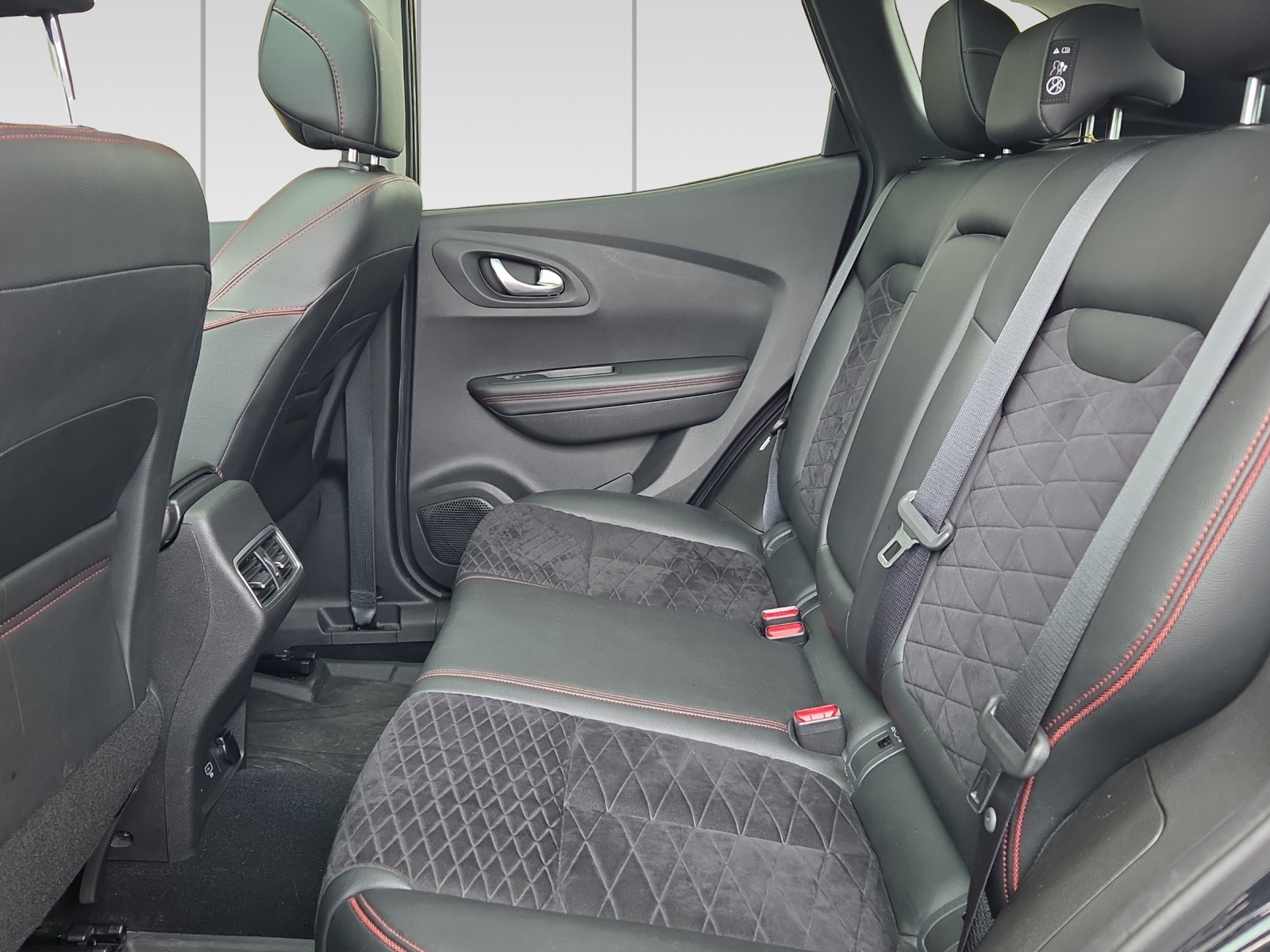 RENAULT Kadjar 1.3 16V Turbo Black Edition EDC-image-6