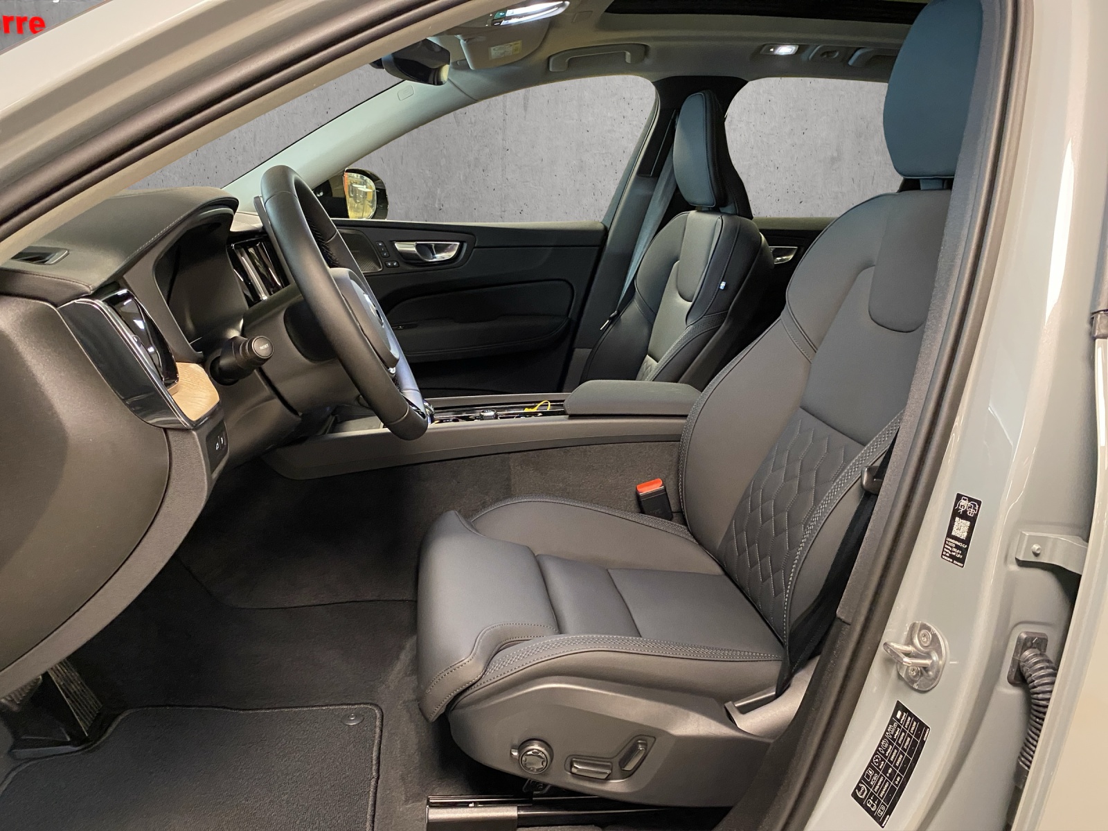 VOLVO XC60 T6 eAWD PluginHybrid Plus Dark Geartronic-image-7