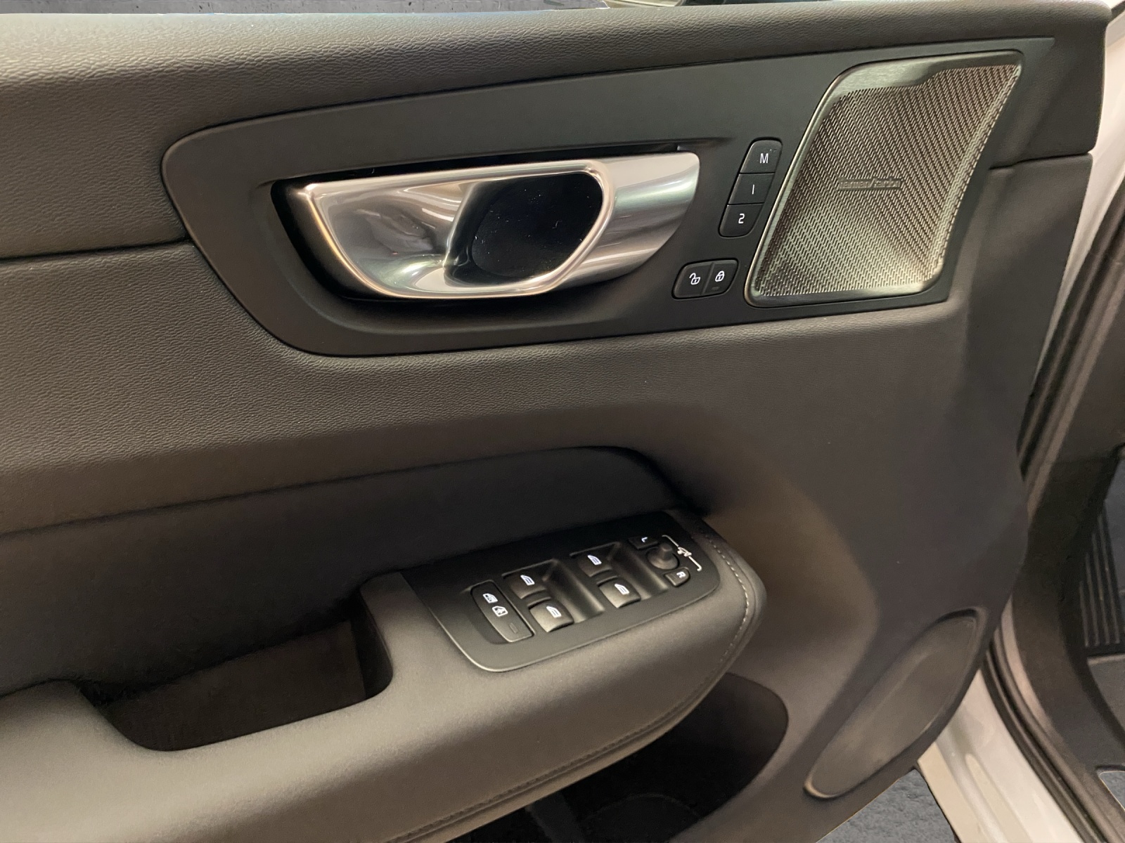 VOLVO XC60 T6 eAWD PluginHybrid Plus Dark Geartronic-image-8