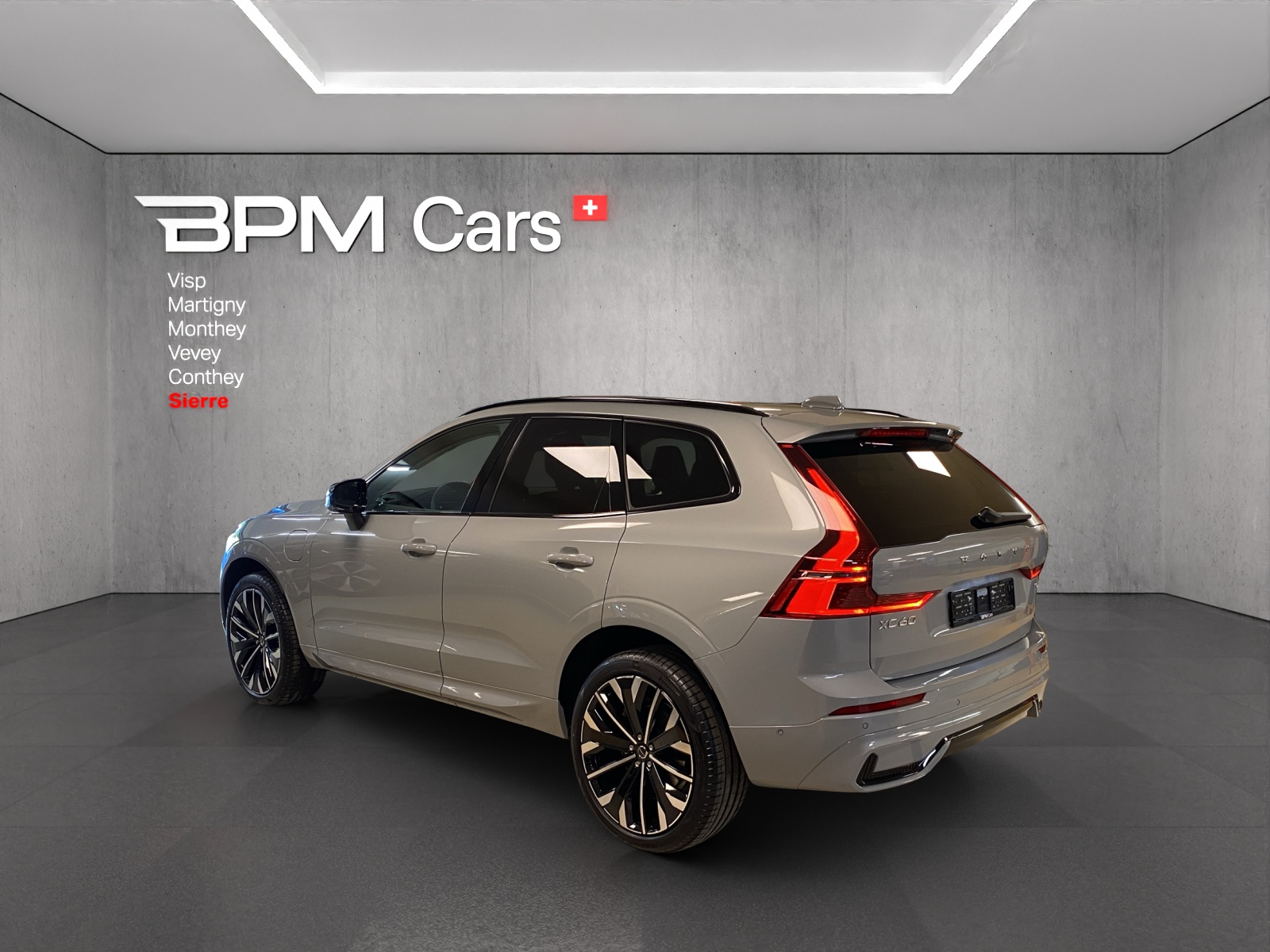 VOLVO XC60 T6 eAWD PluginHybrid Plus Dark Geartronic-image-5