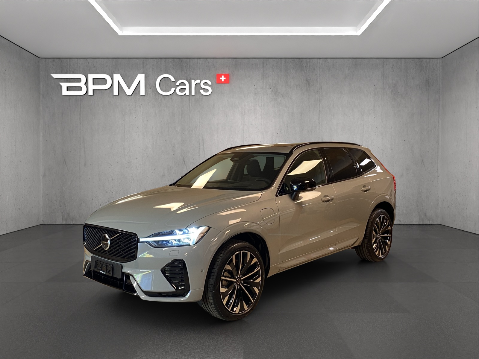 VOLVO XC60 T6 eAWD PluginHybrid Plus Dark Geartronic-image-0