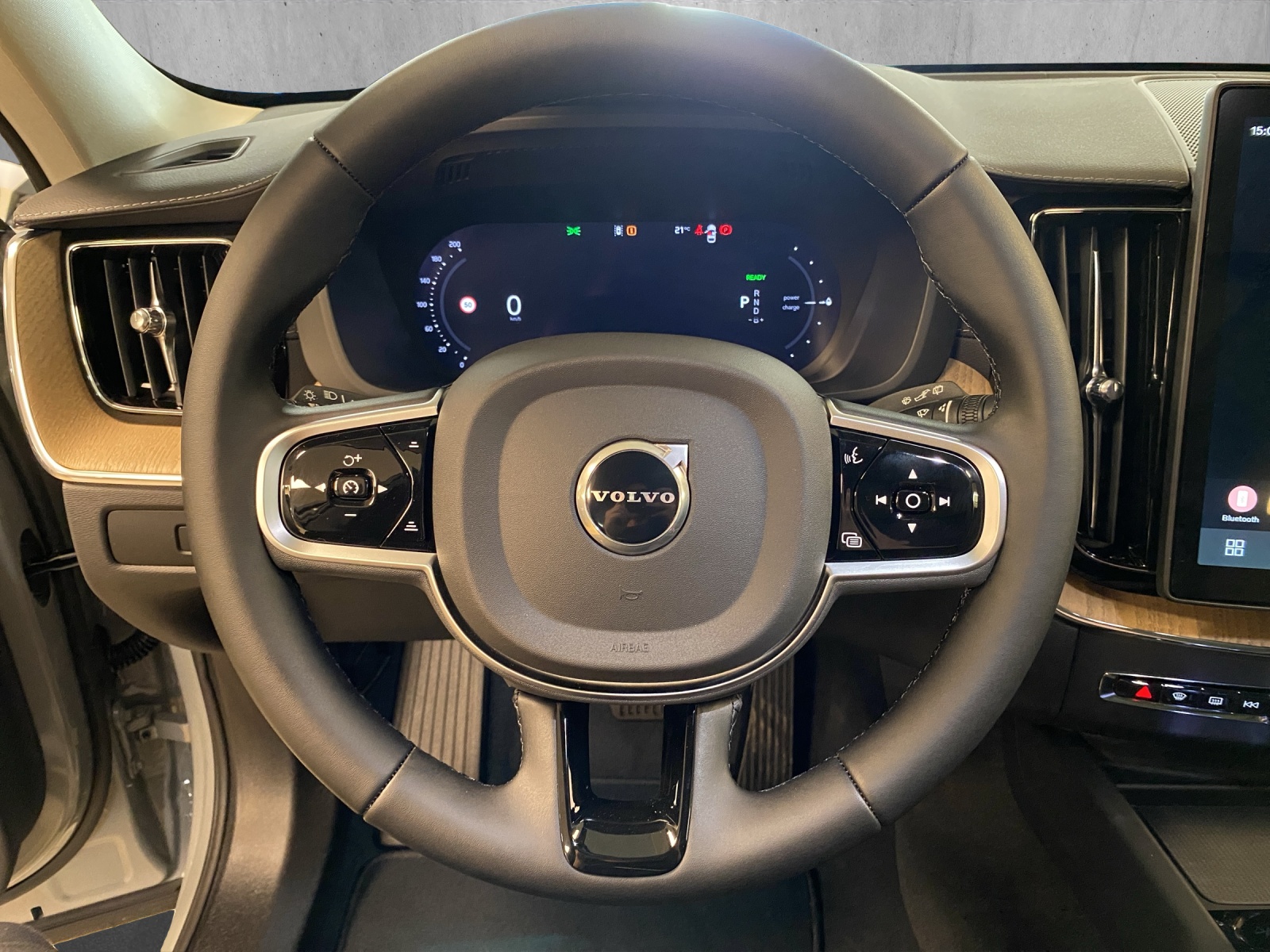 VOLVO XC60 T6 eAWD PluginHybrid Plus Dark Geartronic-image-9