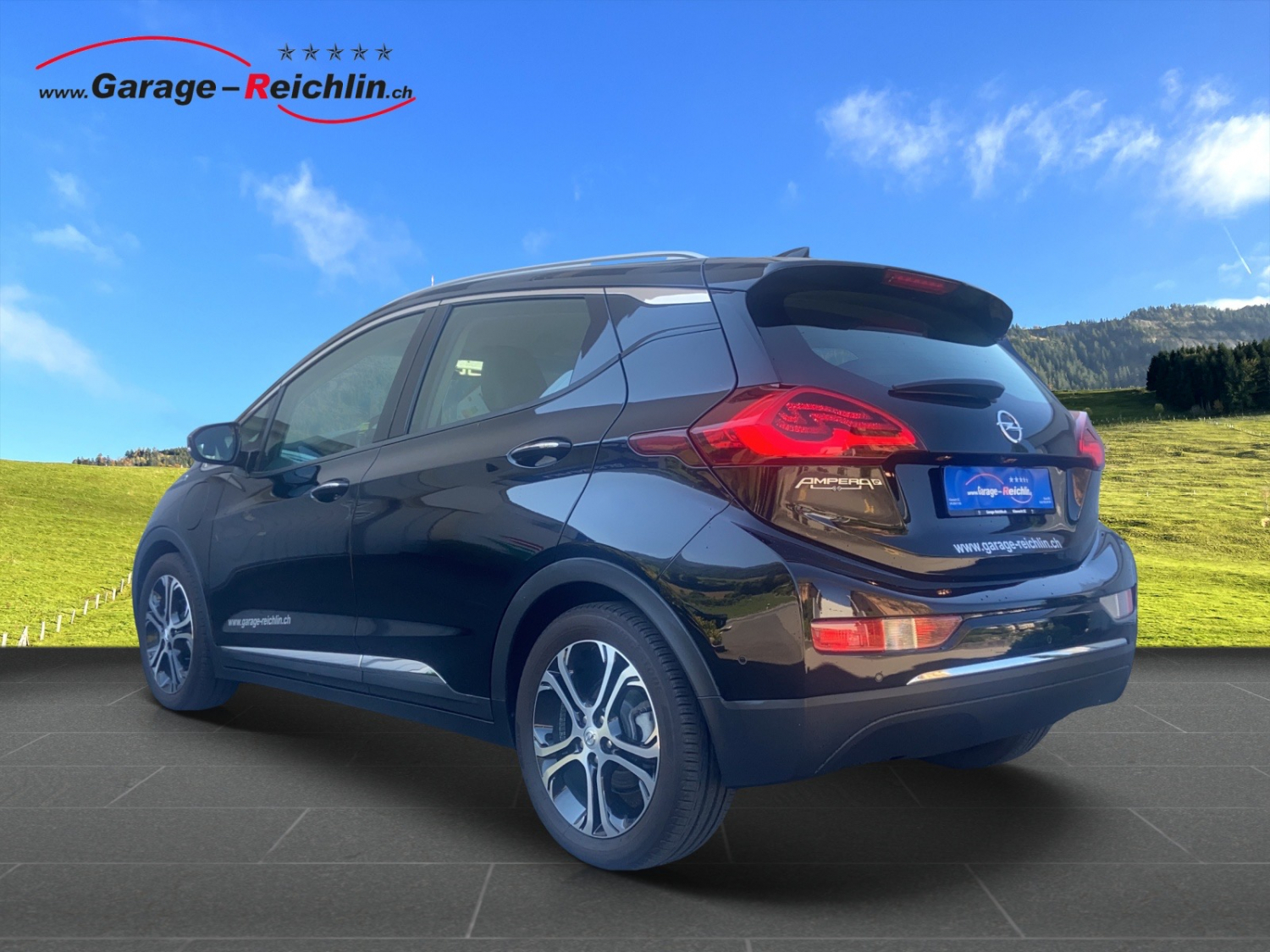 OPEL Ampera-e Electric-showroom-element-1
