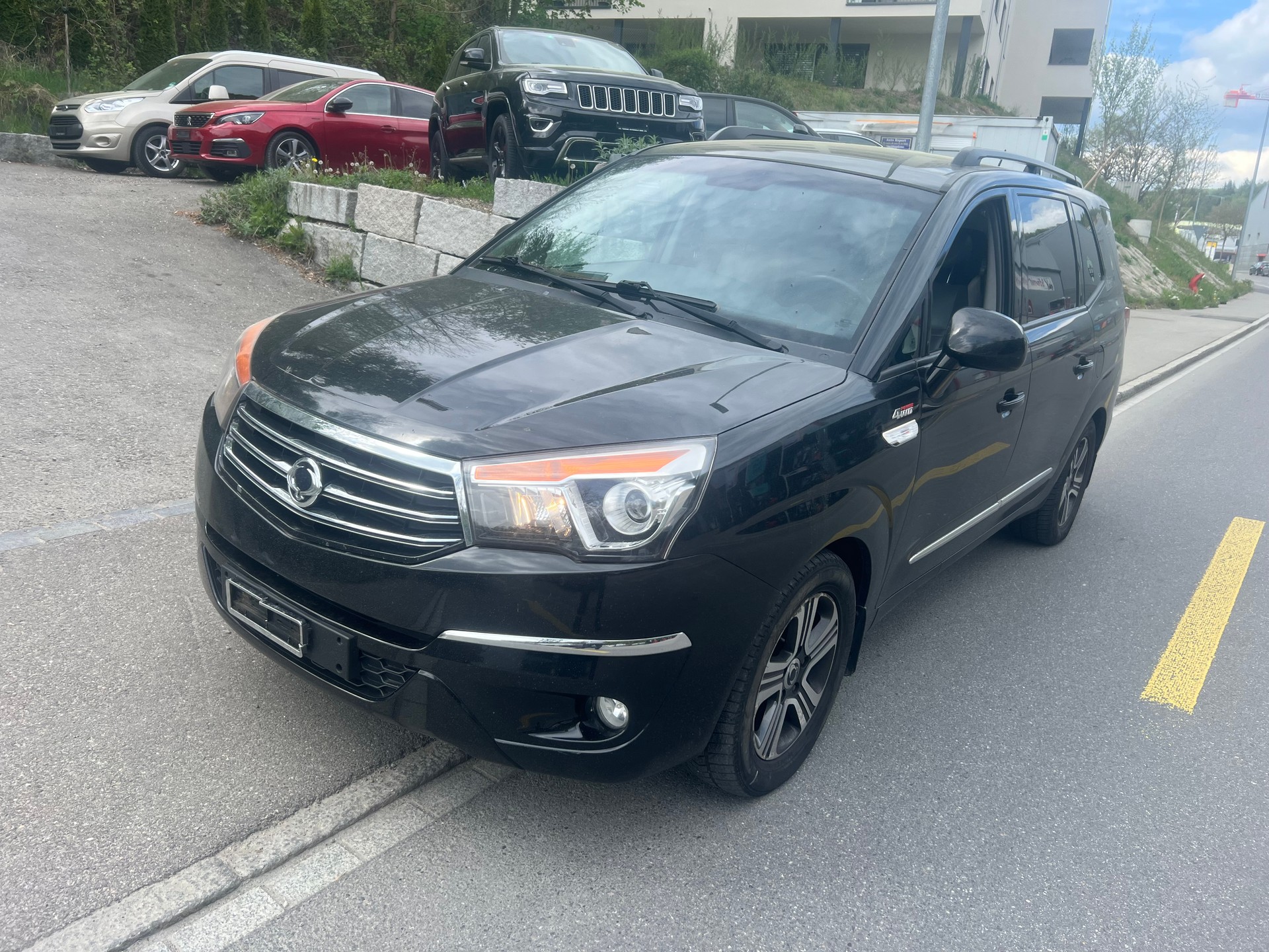 KGM-SsangYong Rodius SV200 e-XDi Sapphire 4WD E-Tronic-image-2