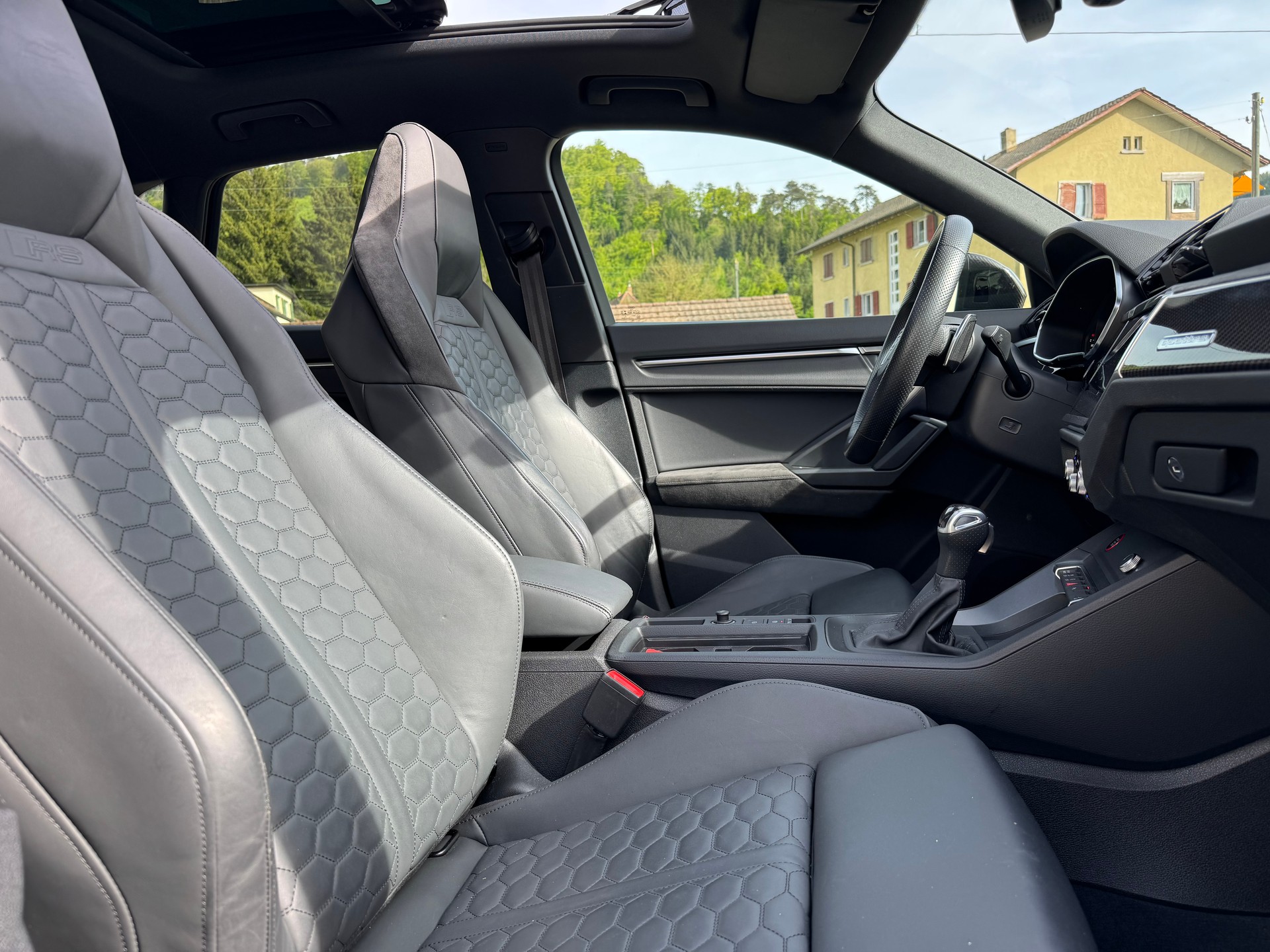 AUDI RS Q3 2.5 TFSI quattro S tronic-image-11