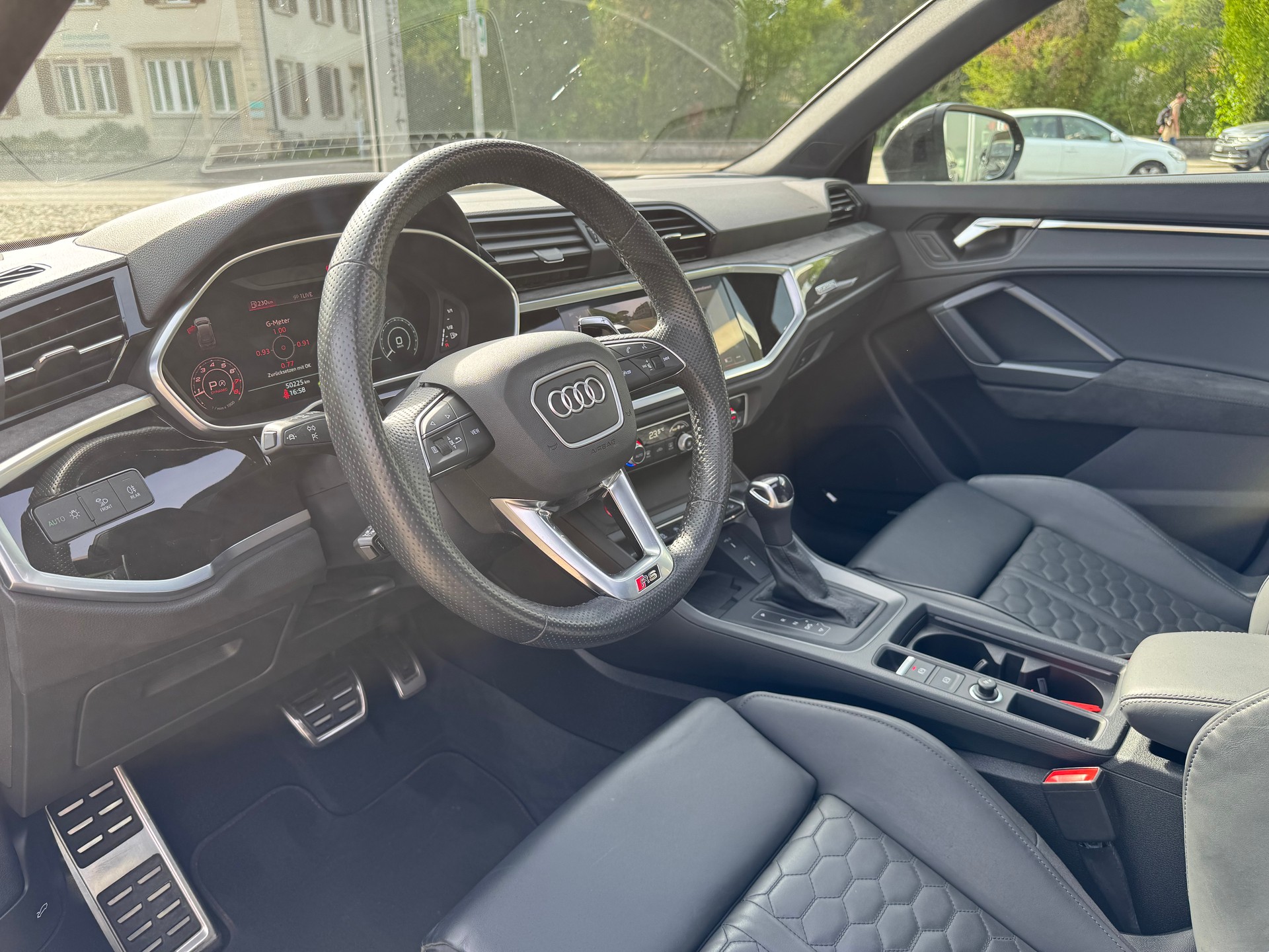 AUDI RS Q3 2.5 TFSI quattro S tronic-image-10