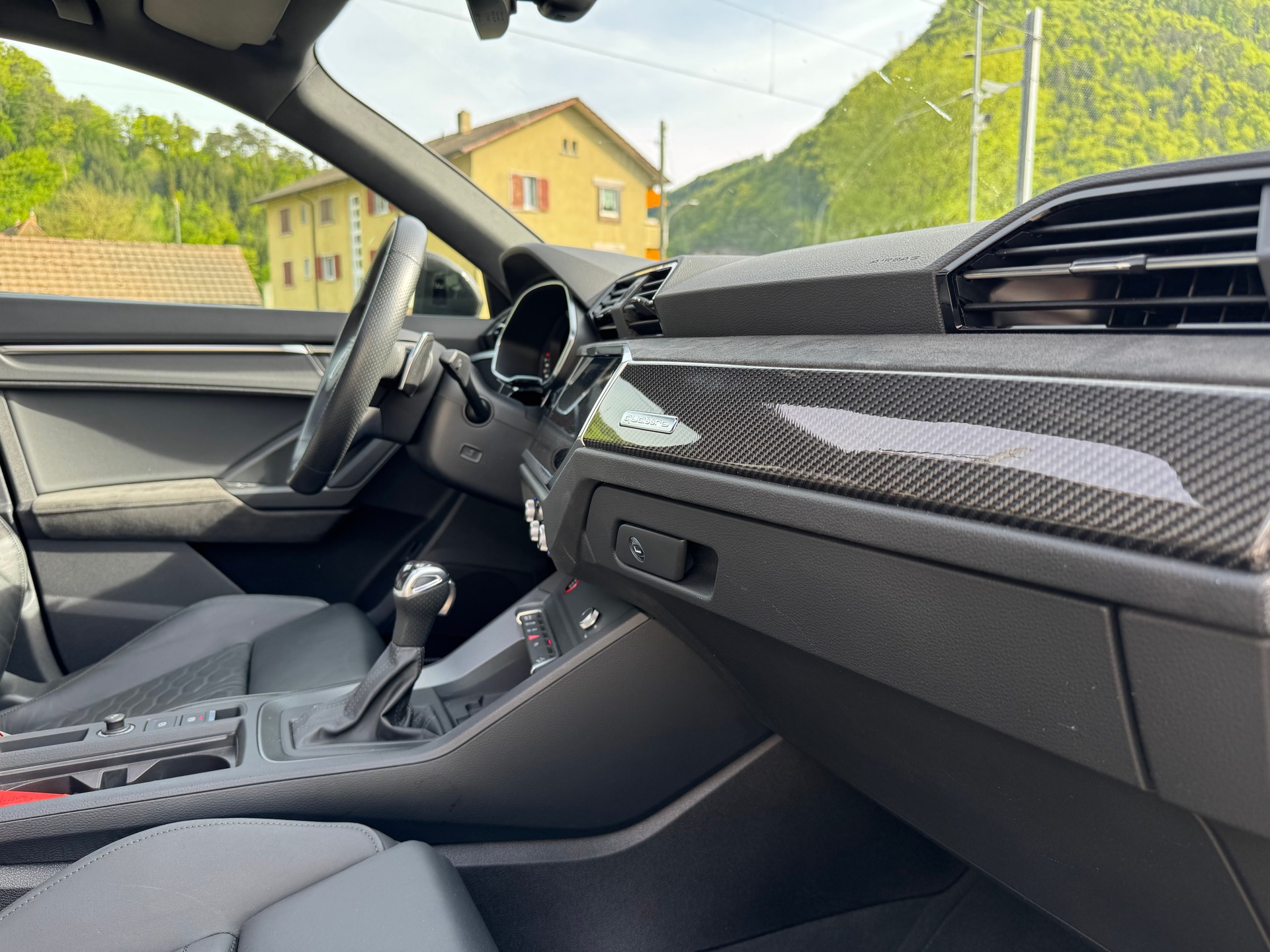 AUDI RS Q3 2.5 TFSI quattro S tronic-image-12