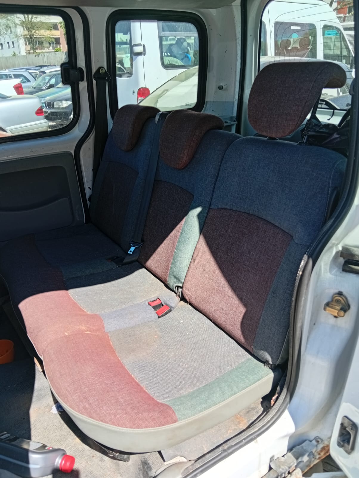 RENAULT Kangoo 1.6 16V Authentique 4X4-image-6