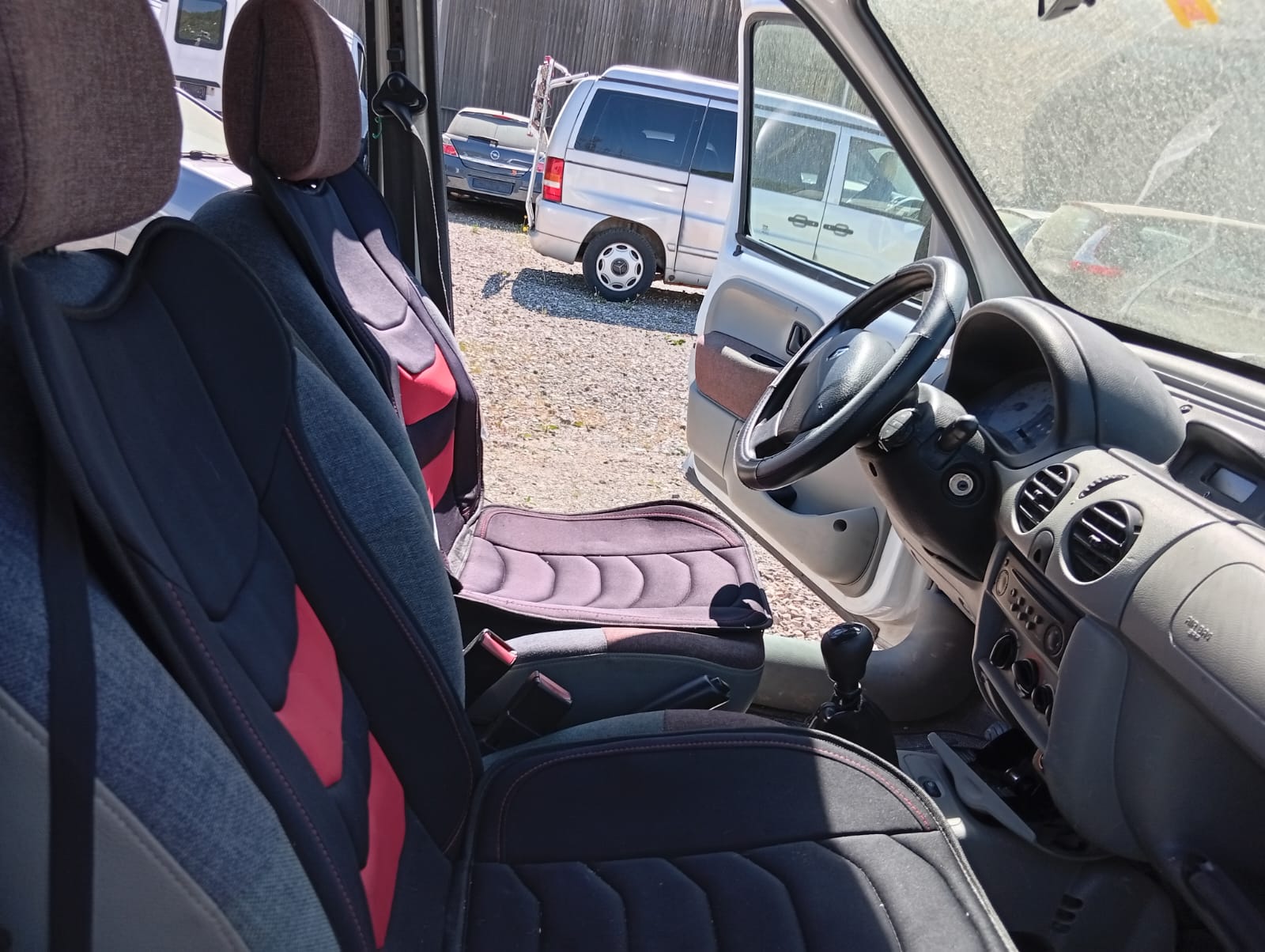 RENAULT Kangoo 1.6 16V Authentique 4X4-image-7