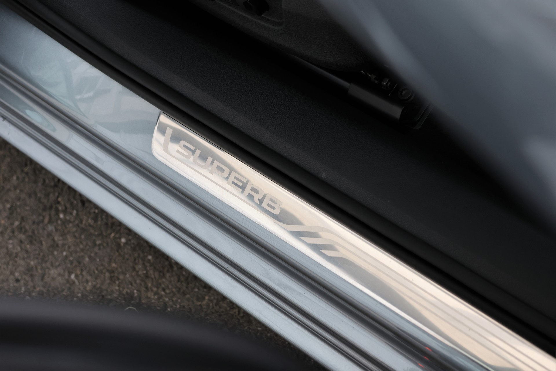 SKODA Superb 2.0 TSI Style 4x4 DSG (CH)-image-19