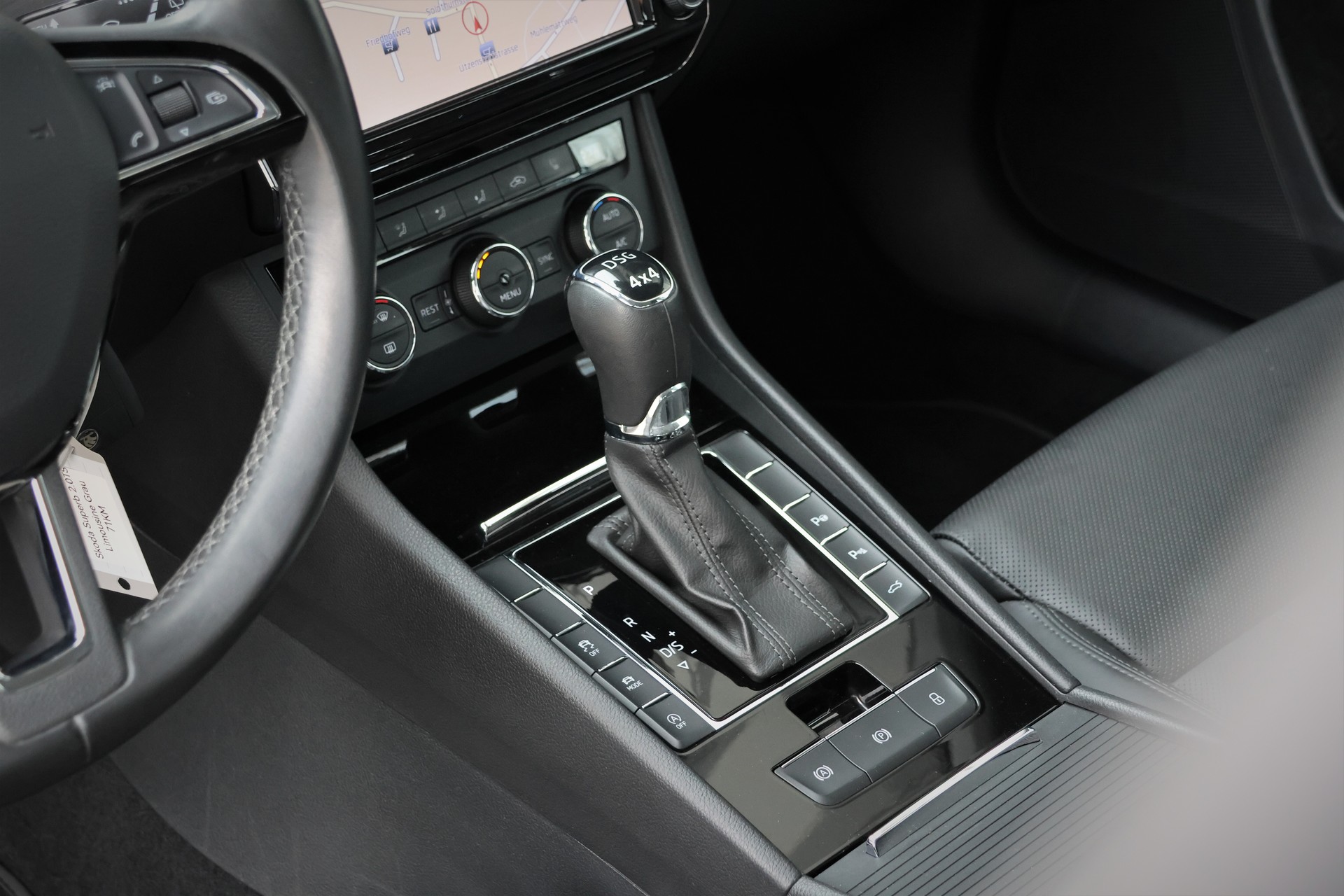 SKODA Superb 2.0 TSI Style 4x4 DSG (CH)-image-10