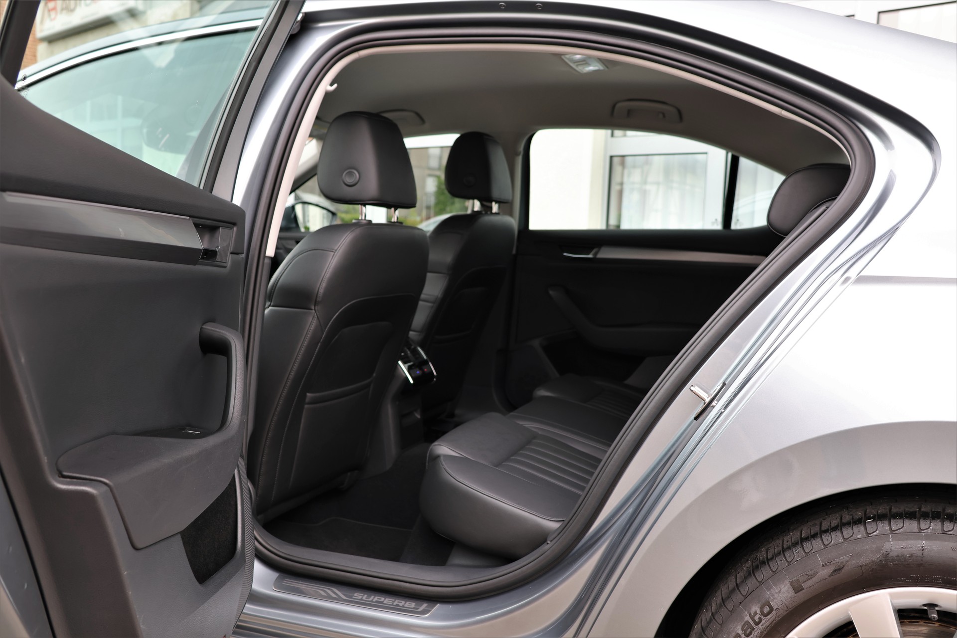 SKODA Superb 2.0 TSI Style 4x4 DSG (CH)-image-11