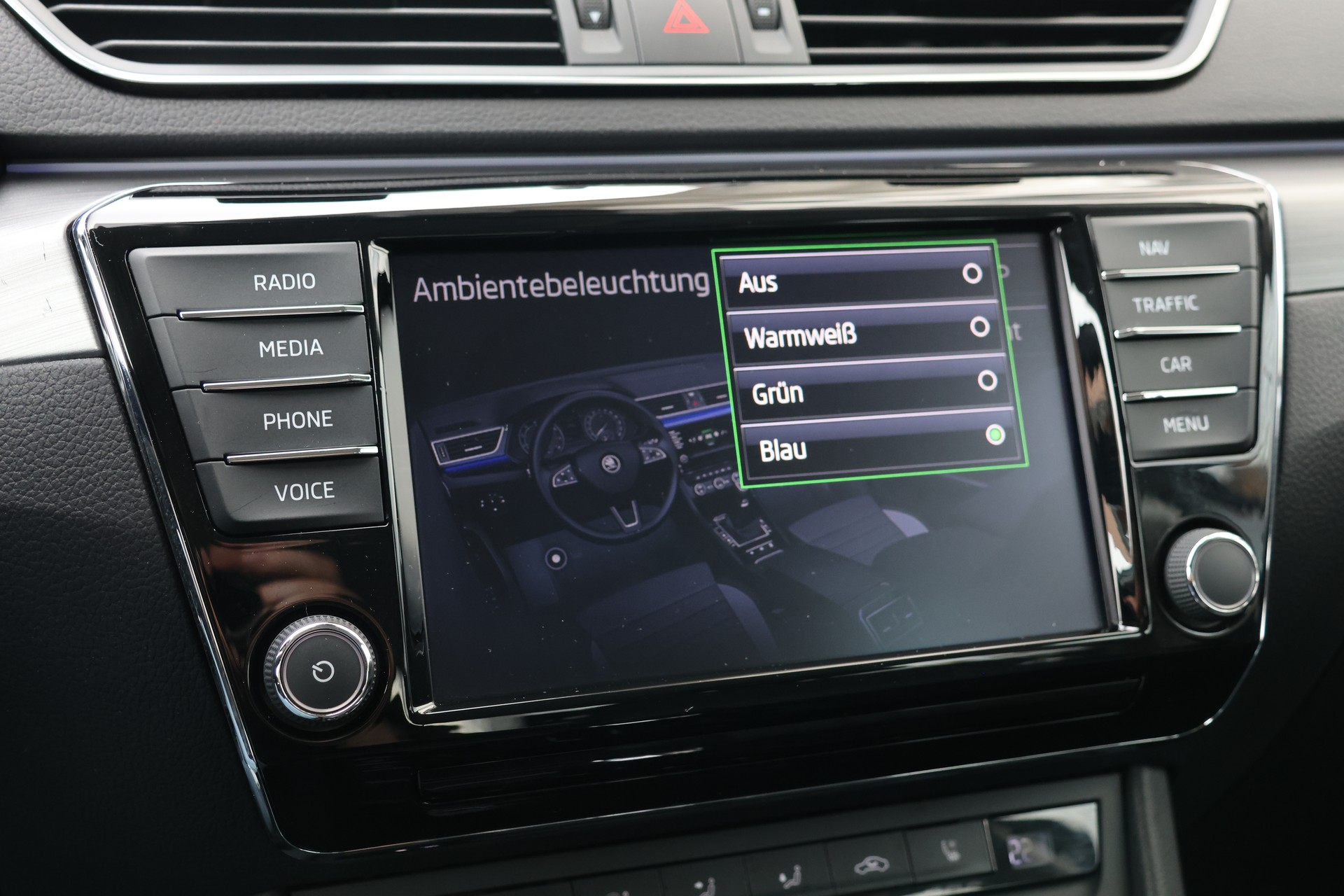 SKODA Superb 2.0 TSI Style 4x4 DSG (CH)-image-21