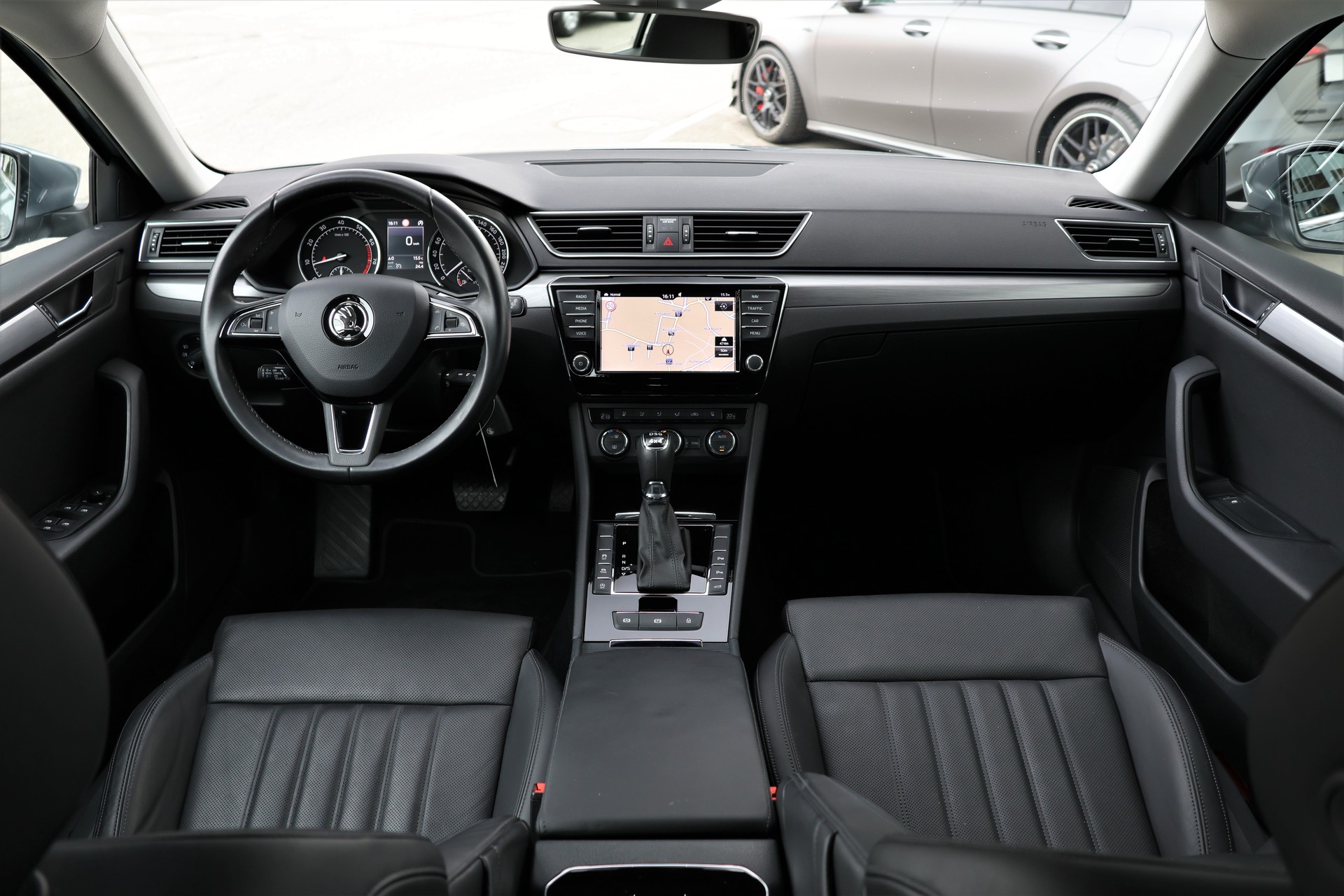 SKODA Superb 2.0 TSI Style 4x4 DSG (CH)-image-15
