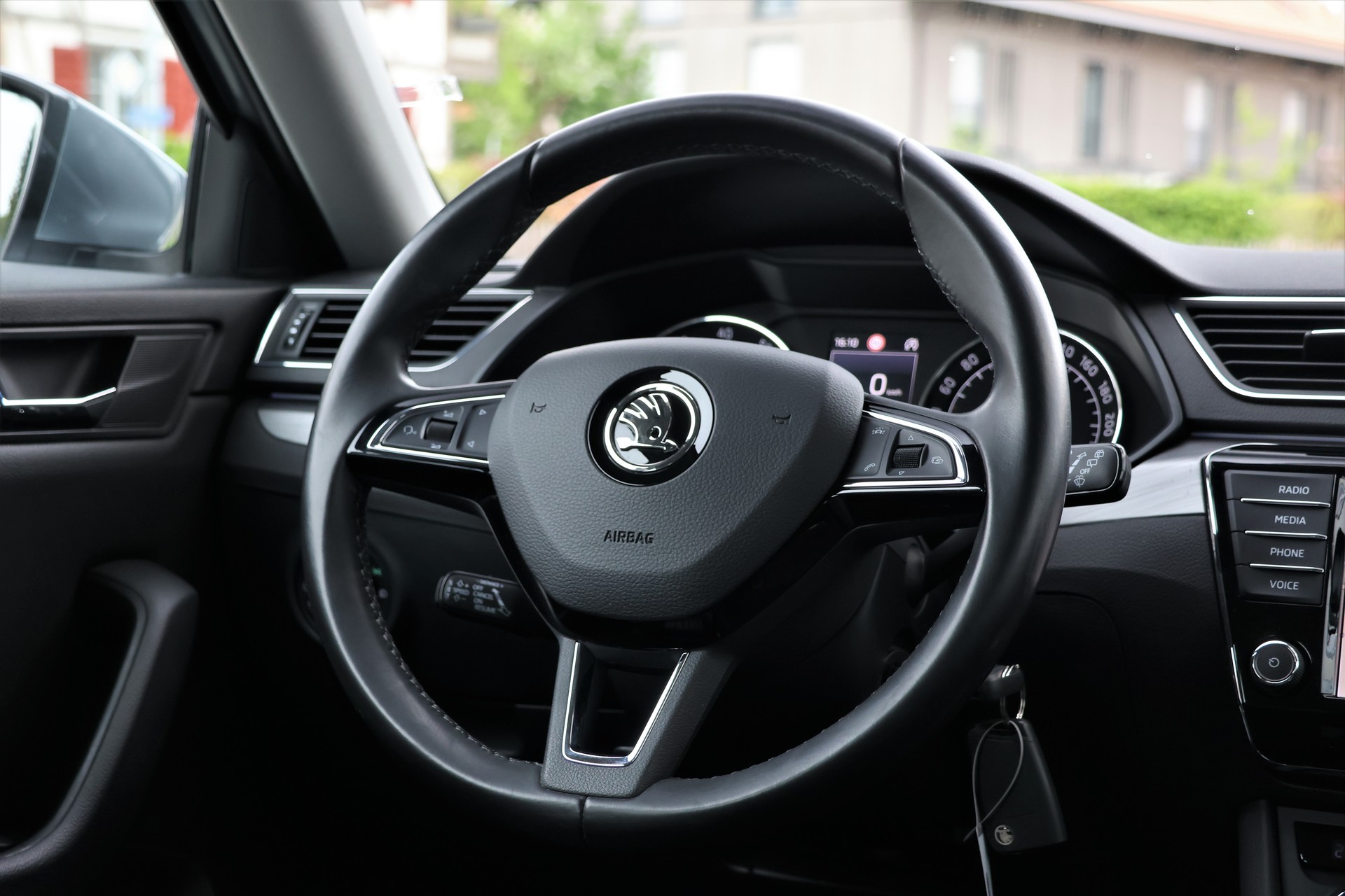 SKODA Superb 2.0 TSI Style 4x4 DSG (CH)-image-14