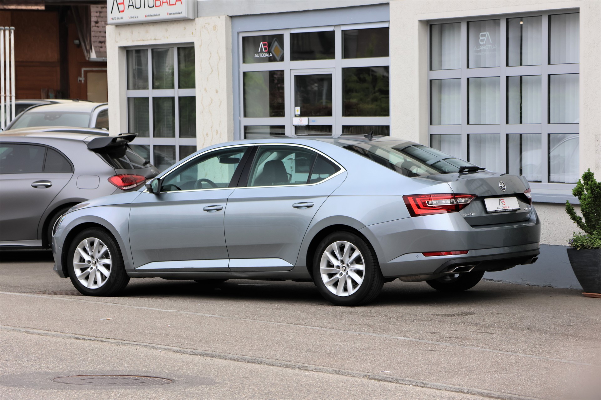SKODA Superb 2.0 TSI Style 4x4 DSG (CH)-image-4
