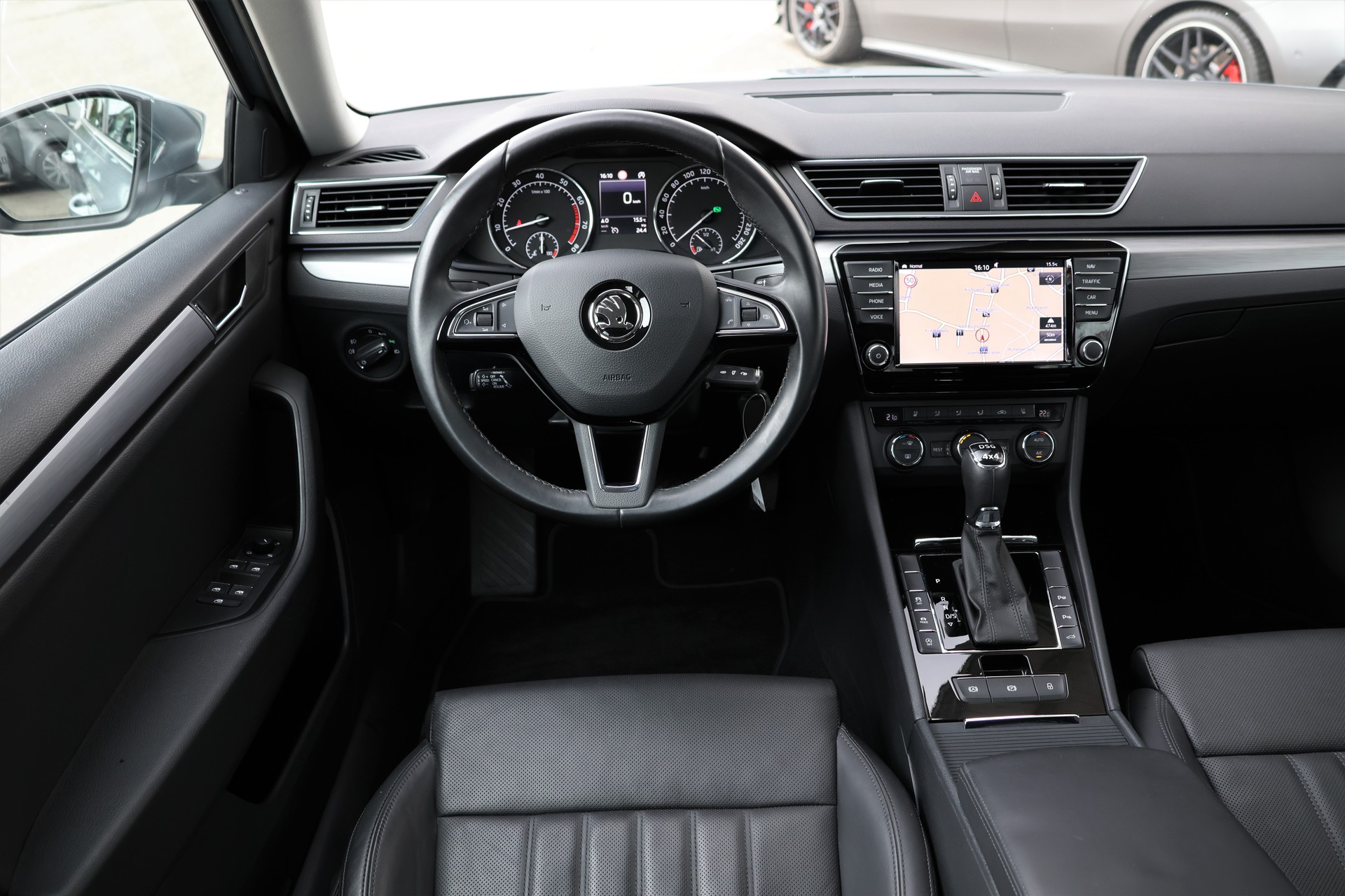 SKODA Superb 2.0 TSI Style 4x4 DSG (CH)-image-13