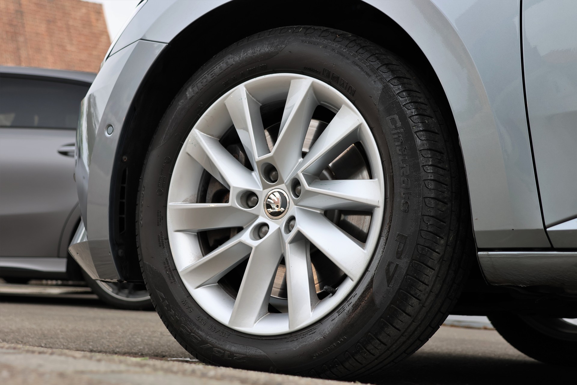 SKODA Superb 2.0 TSI Style 4x4 DSG (CH)-image-7