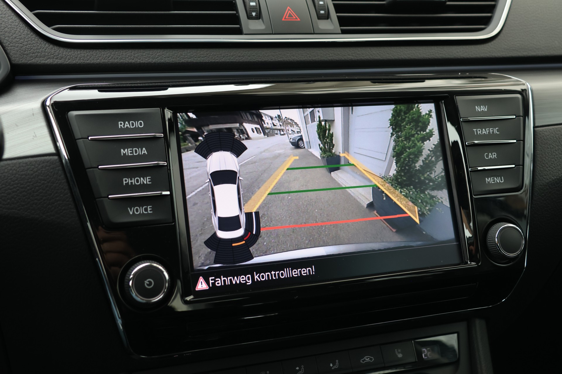 SKODA Superb 2.0 TSI Style 4x4 DSG (CH)-image-20