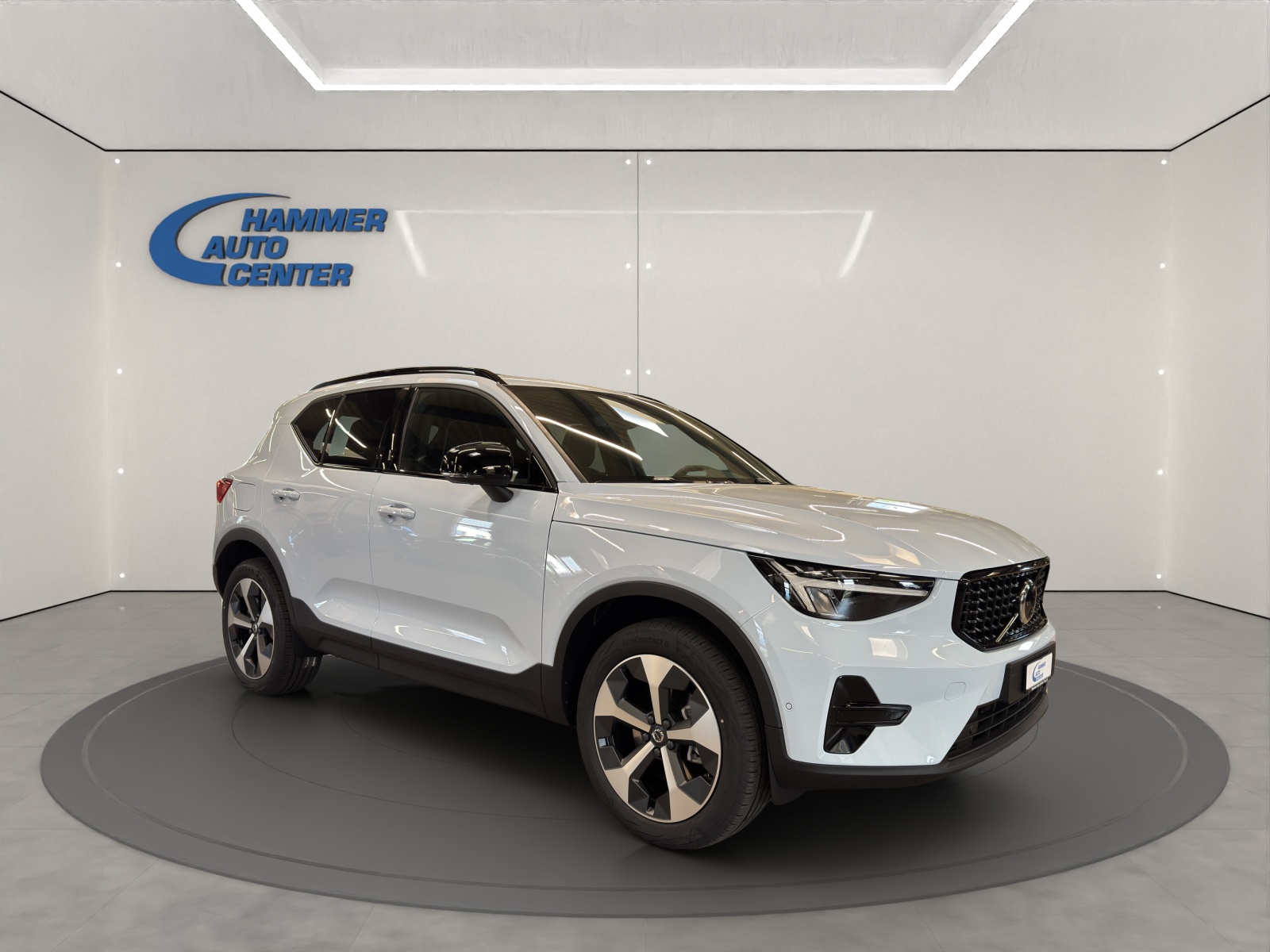 VOLVO XC40 2.0 B3 MH Plus Dark-image-6