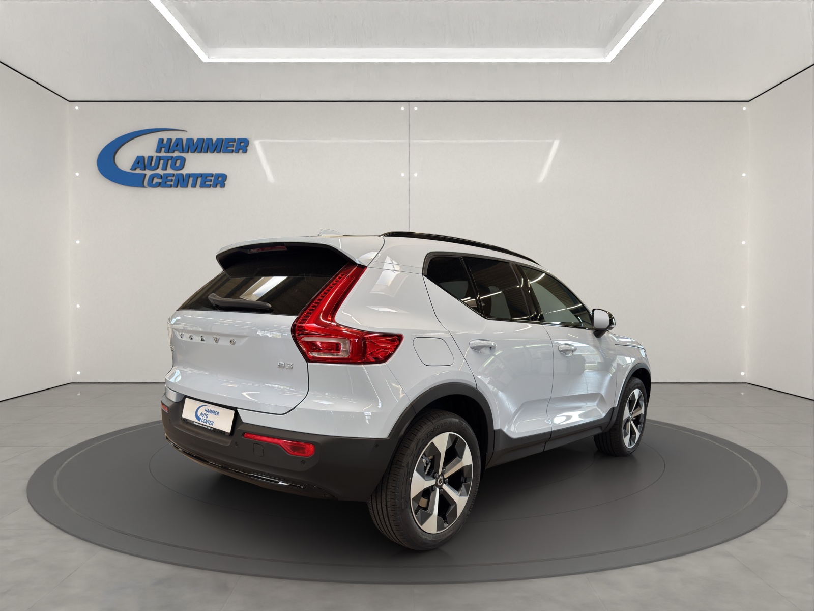 VOLVO XC40 2.0 B3 MH Plus Dark-image-4
