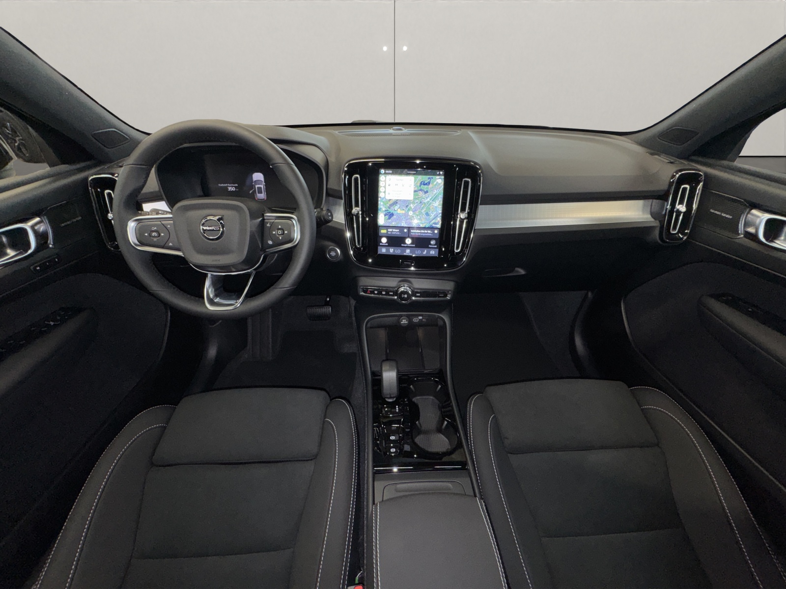 VOLVO XC40 2.0 B3 MH Plus Dark-image-8