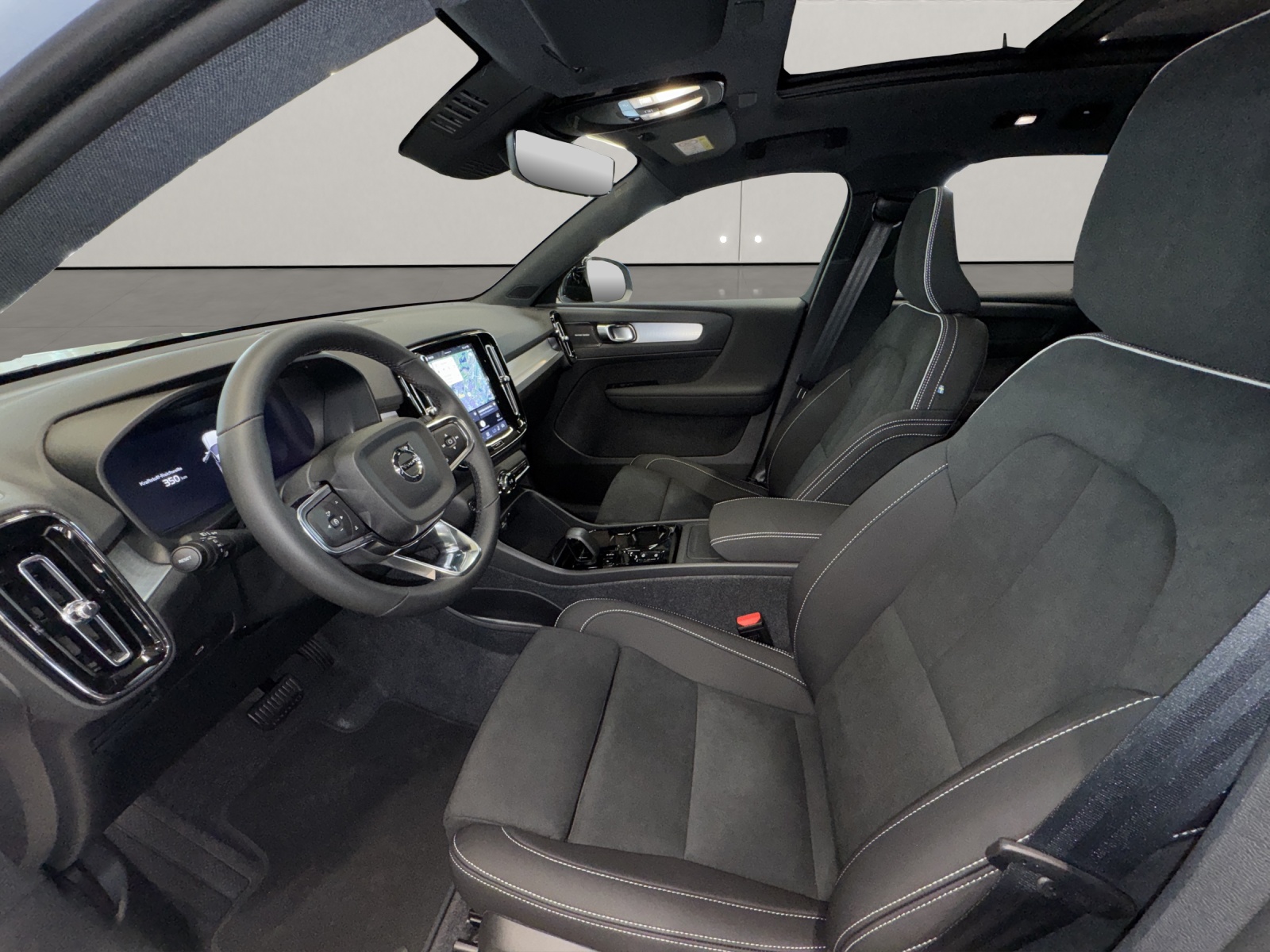 VOLVO XC40 2.0 B3 MH Plus Dark-image-15