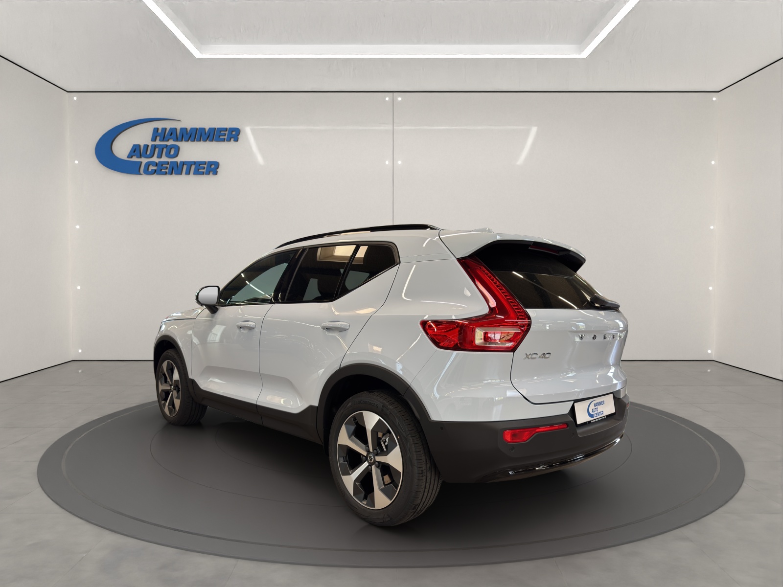 VOLVO XC40 2.0 B3 MH Plus Dark-image-2