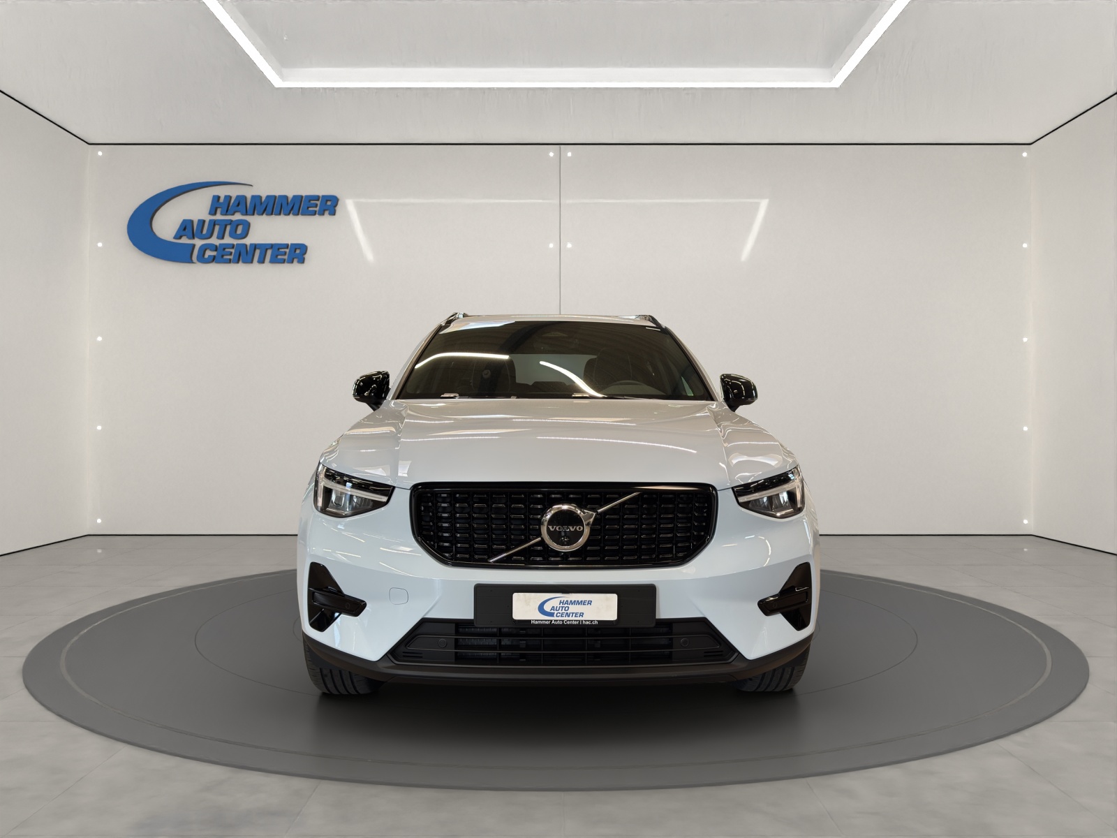 VOLVO XC40 2.0 B3 MH Plus Dark-image-7