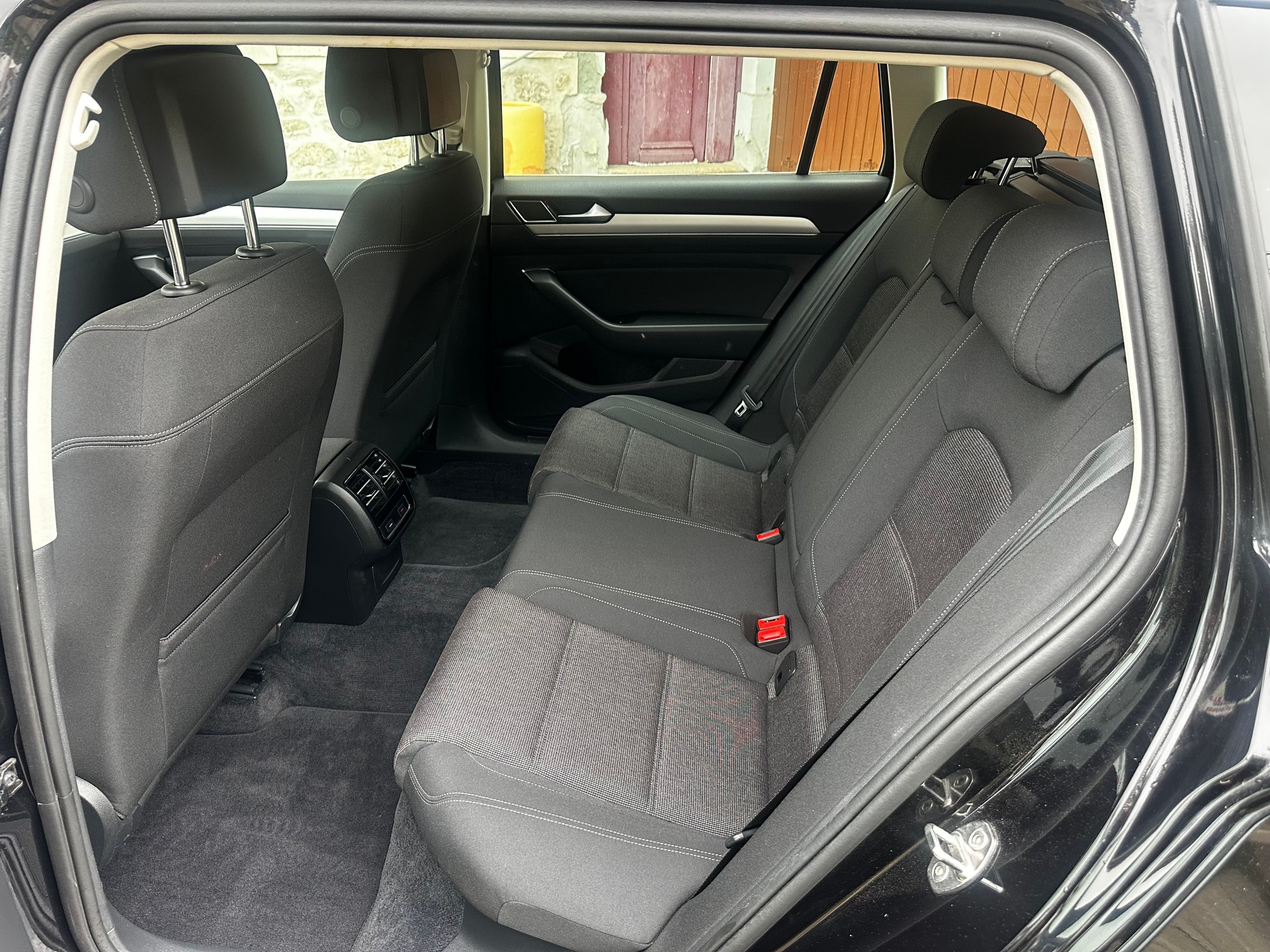 VW Passat Variant 2.0 TDI BMT Comfortline DSG 4Motion-image-6