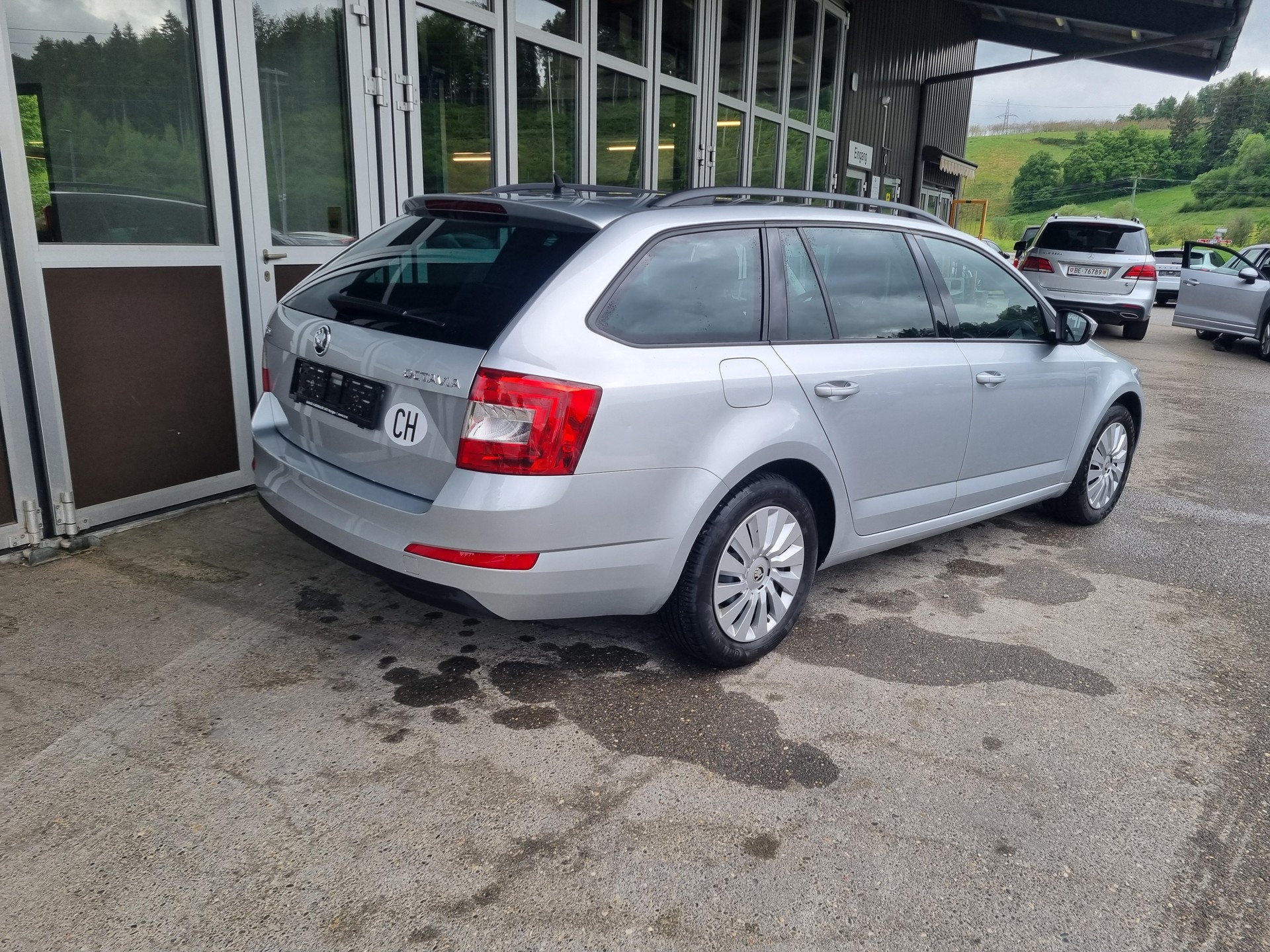 SKODA Octavia Combi 1.6 TDI Ambition DSG-image-3