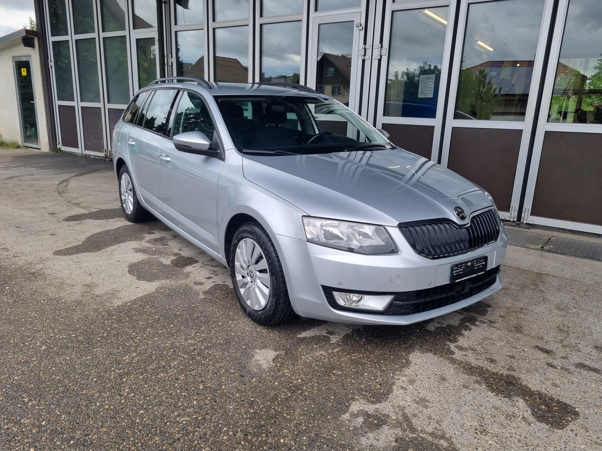 SKODA Octavia Combi 1.6 TDI Ambition DSG-image-1