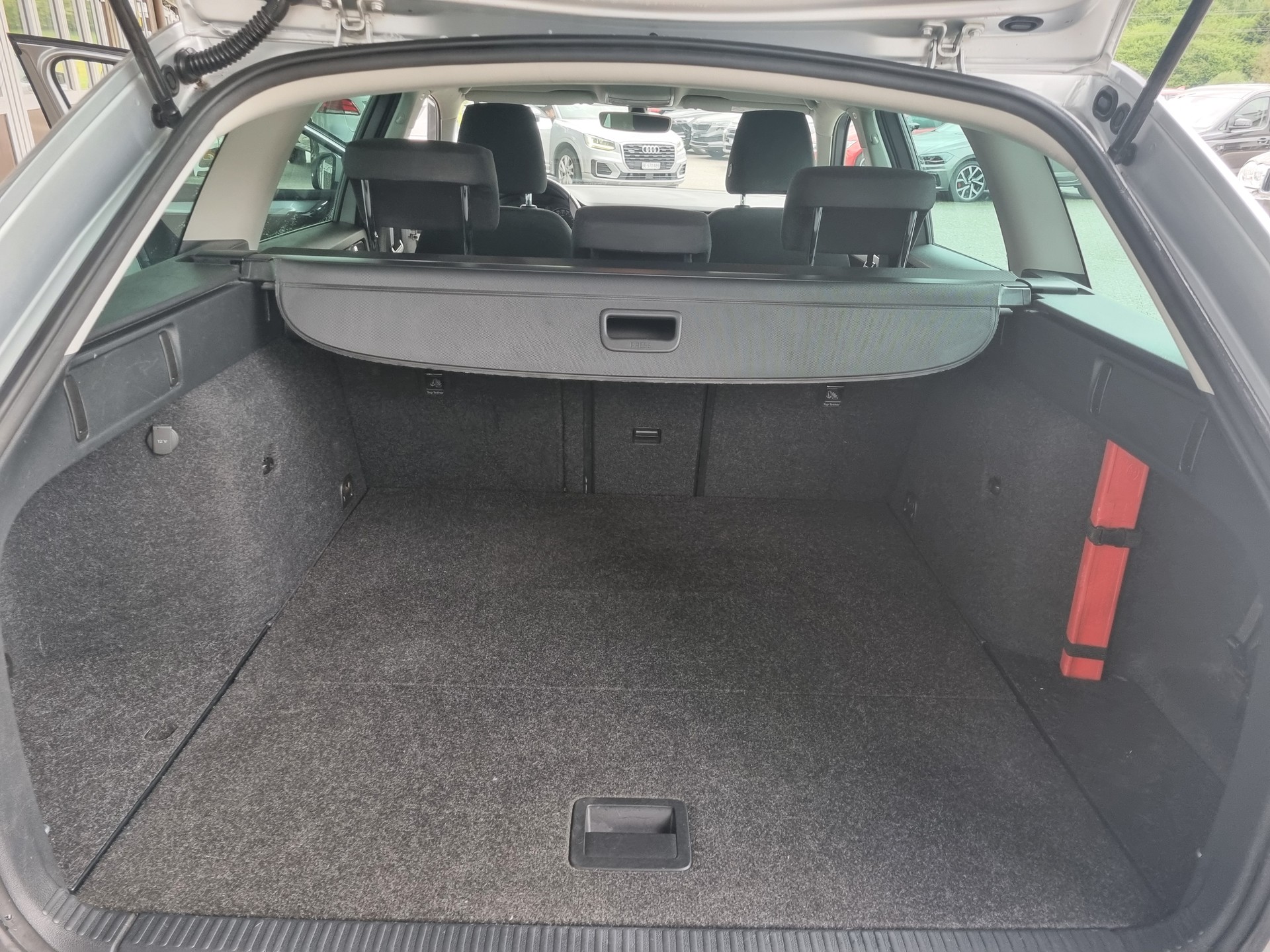 SKODA Octavia Combi 1.6 TDI Ambition DSG-image-9
