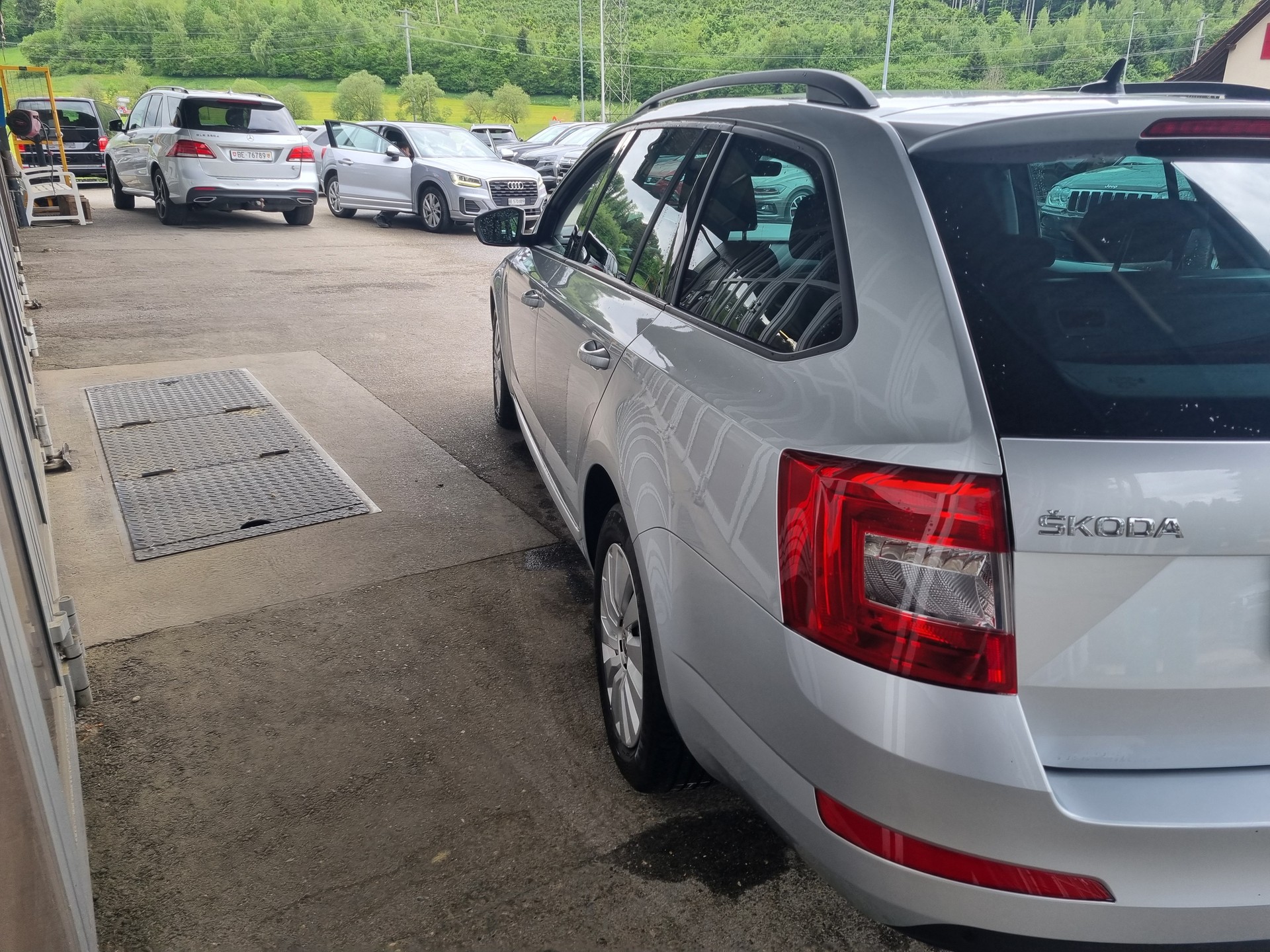 SKODA Octavia Combi 1.6 TDI Ambition DSG-image-5